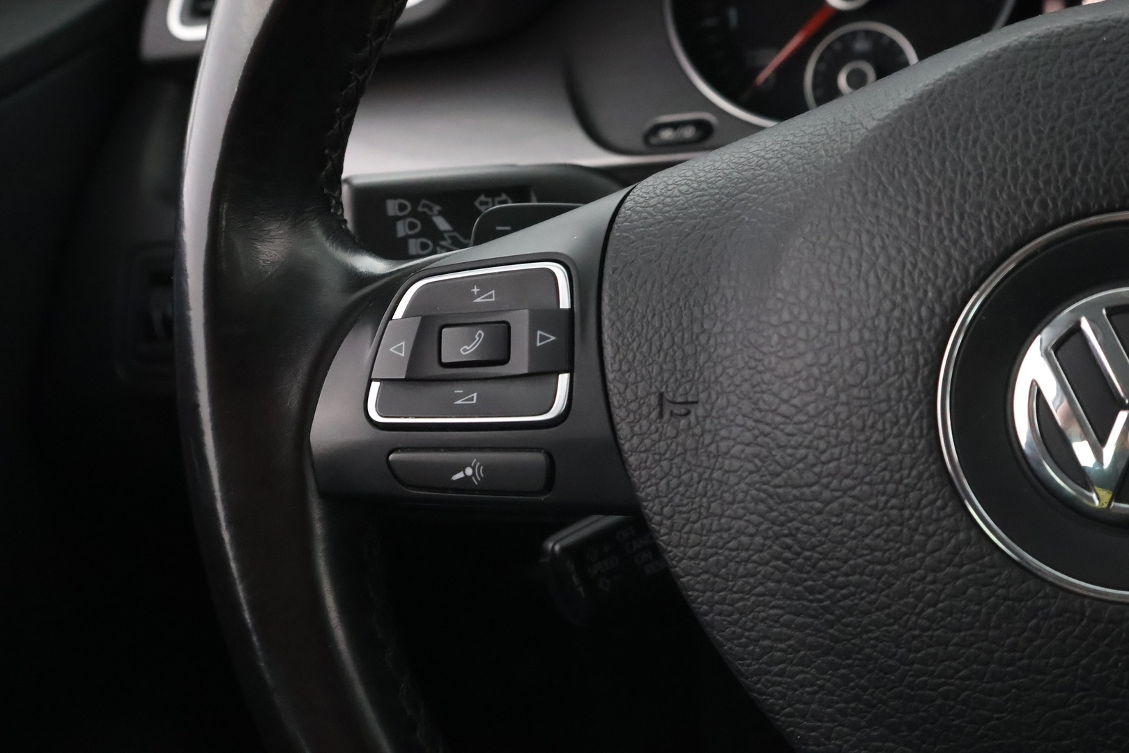 VOLKSWAGEN Passat 2012