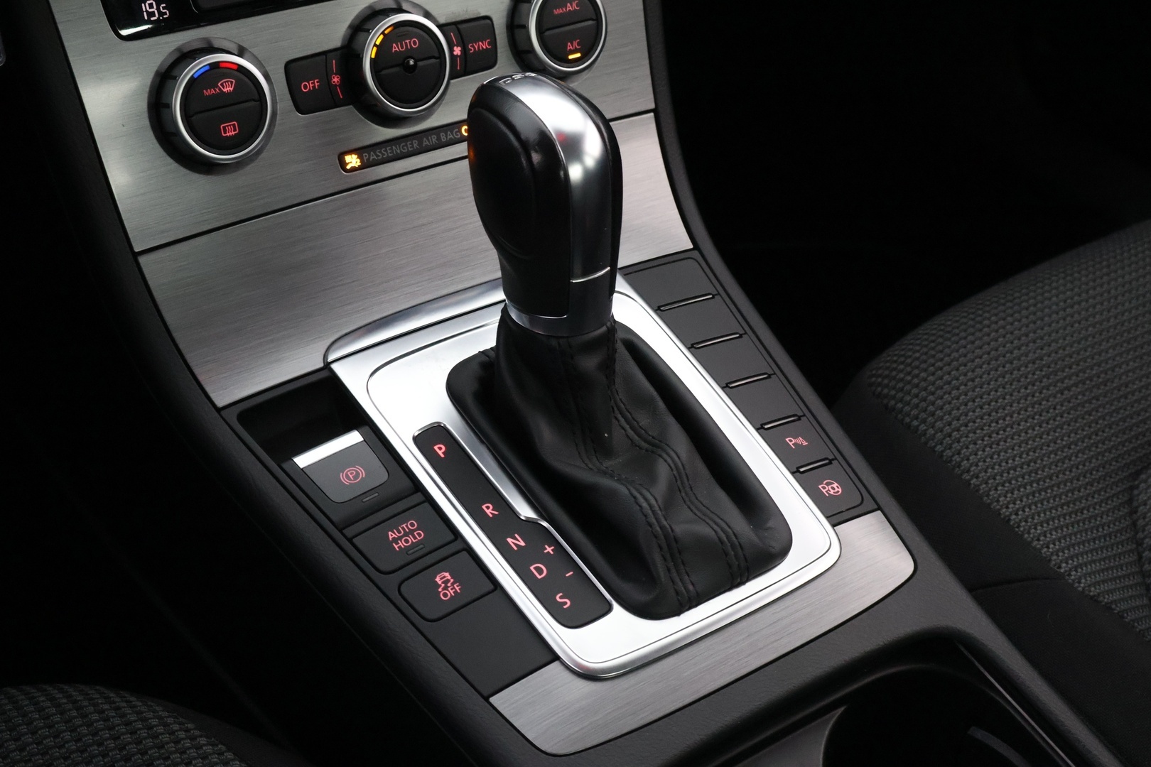 VOLKSWAGEN Passat 2012