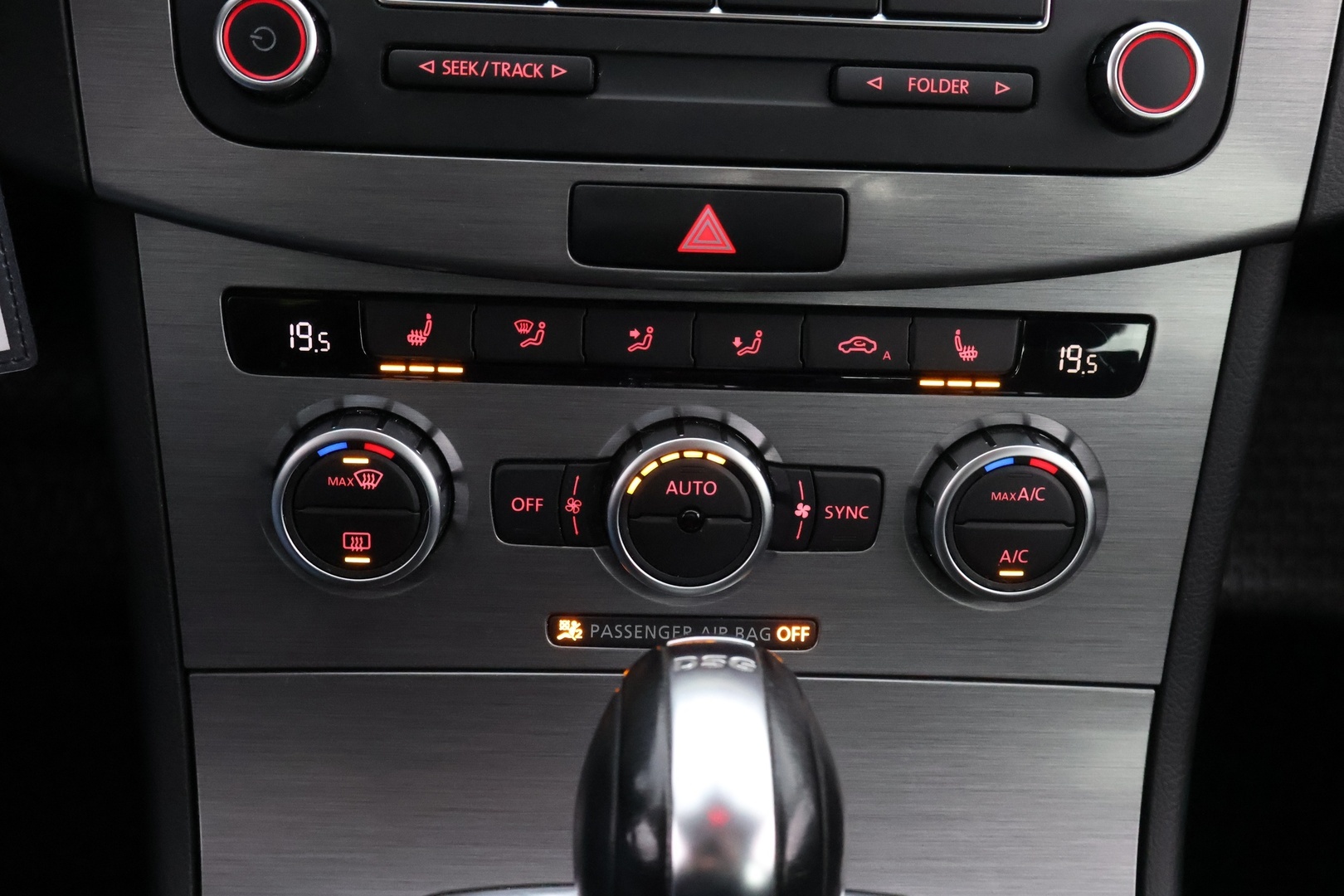 VOLKSWAGEN Passat 2012