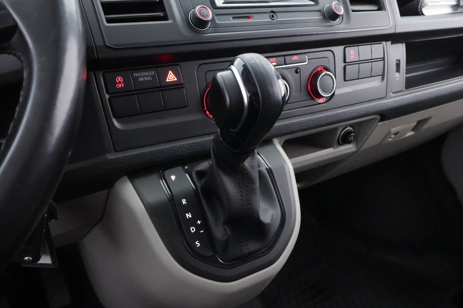 VOLKSWAGEN Transporter 2018