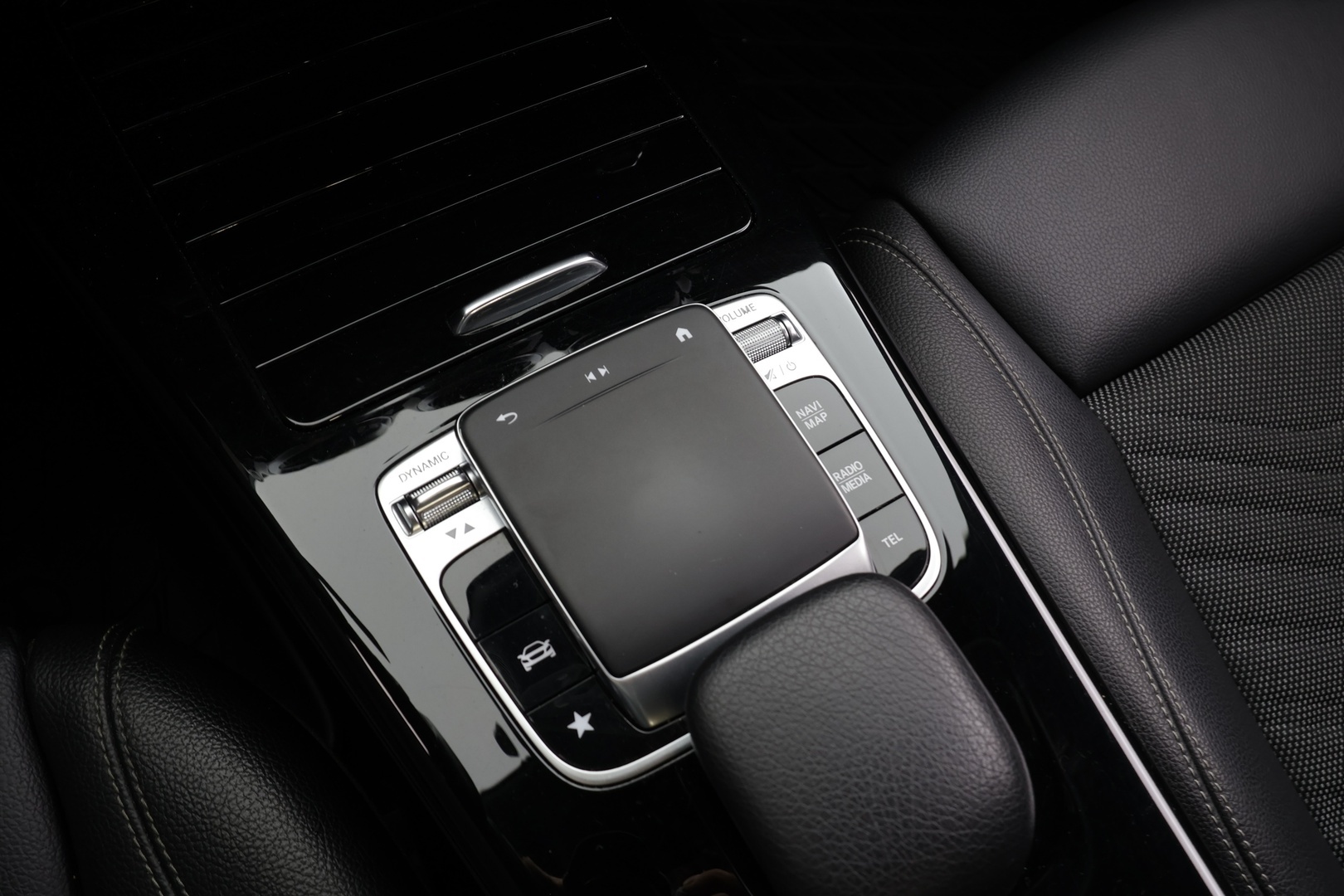 MERCEDES-BENZ A 2019