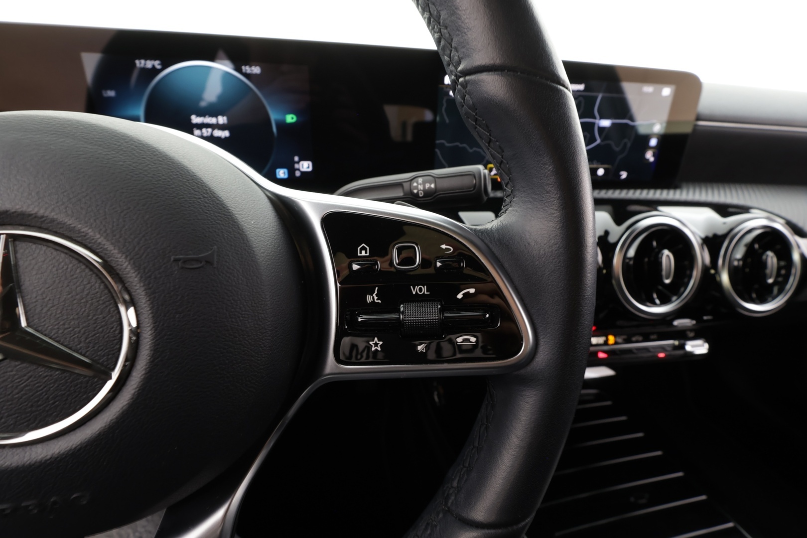 MERCEDES-BENZ A 2021