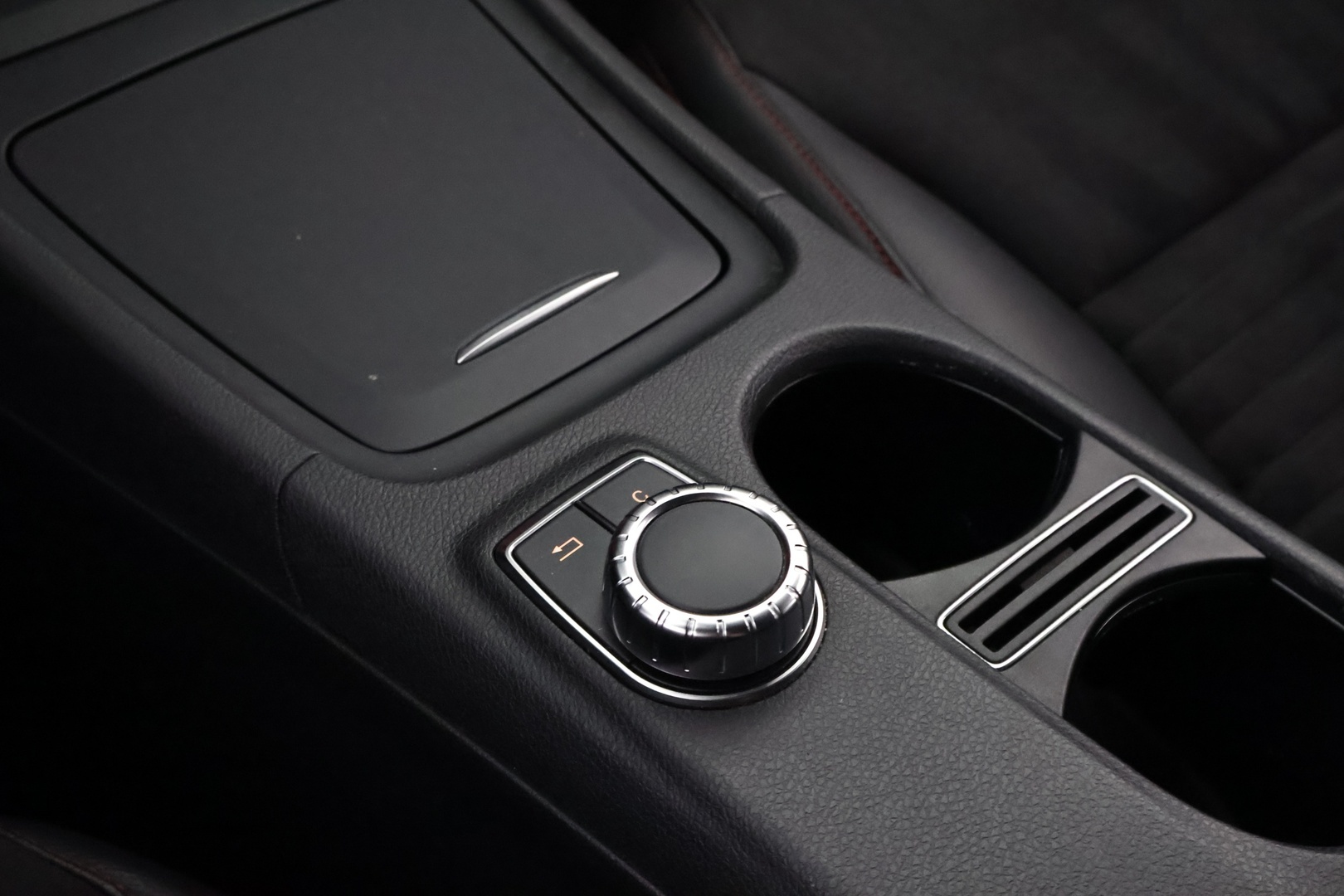 MERCEDES-BENZ A 2014