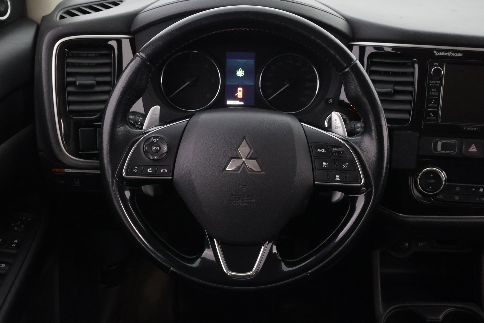 MITSUBISHI Outlander 2016