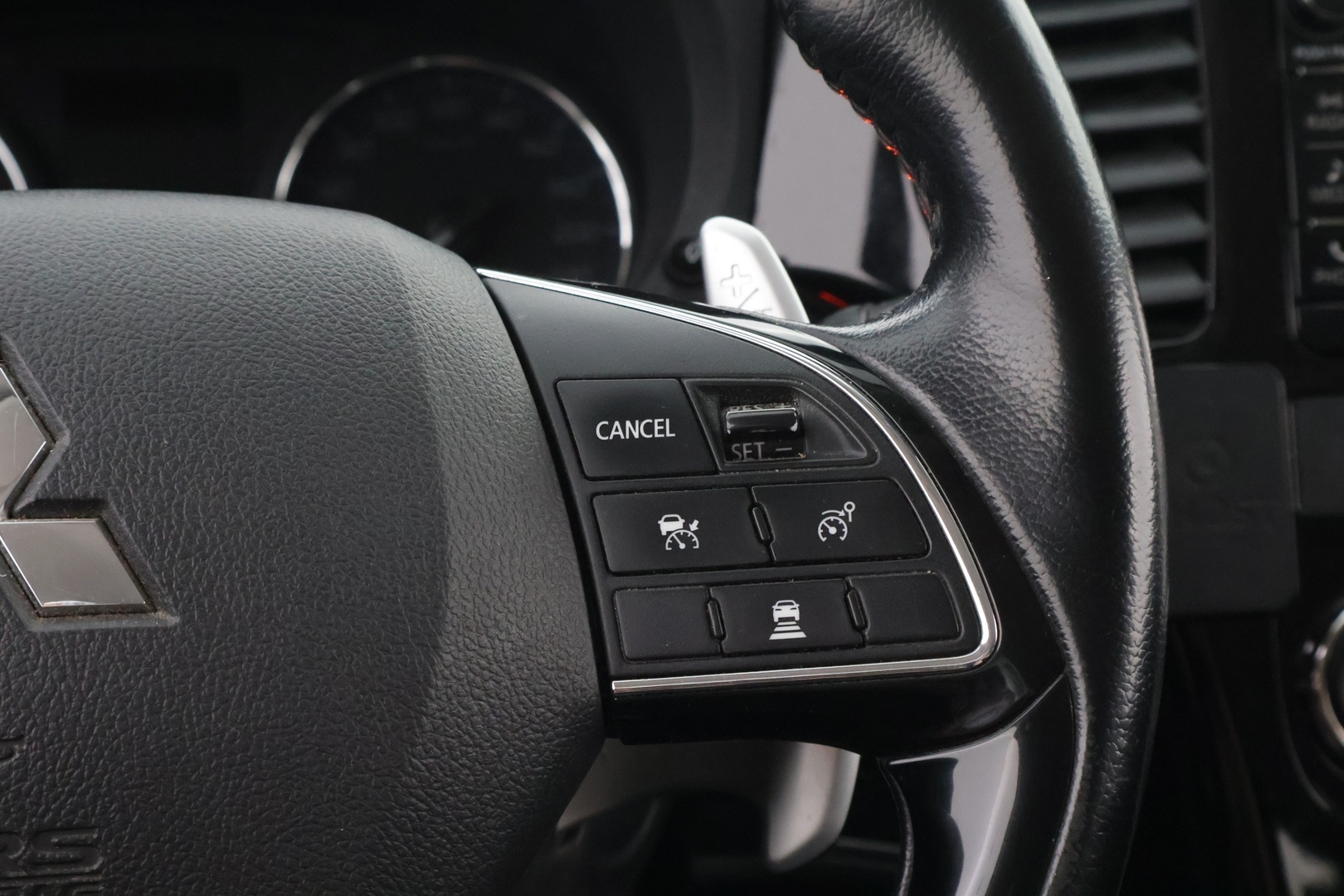 MITSUBISHI Outlander 2016