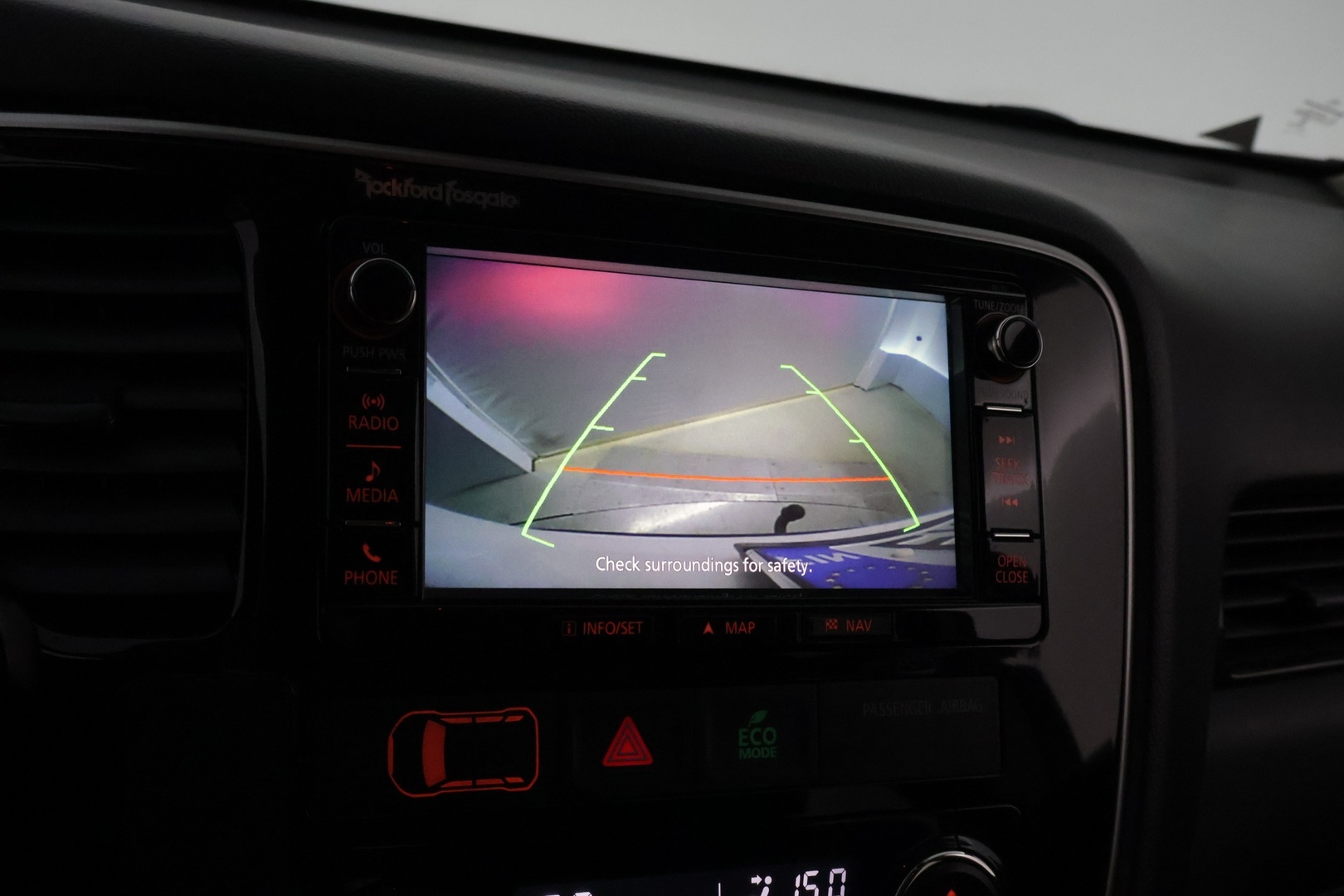 MITSUBISHI Outlander 2016