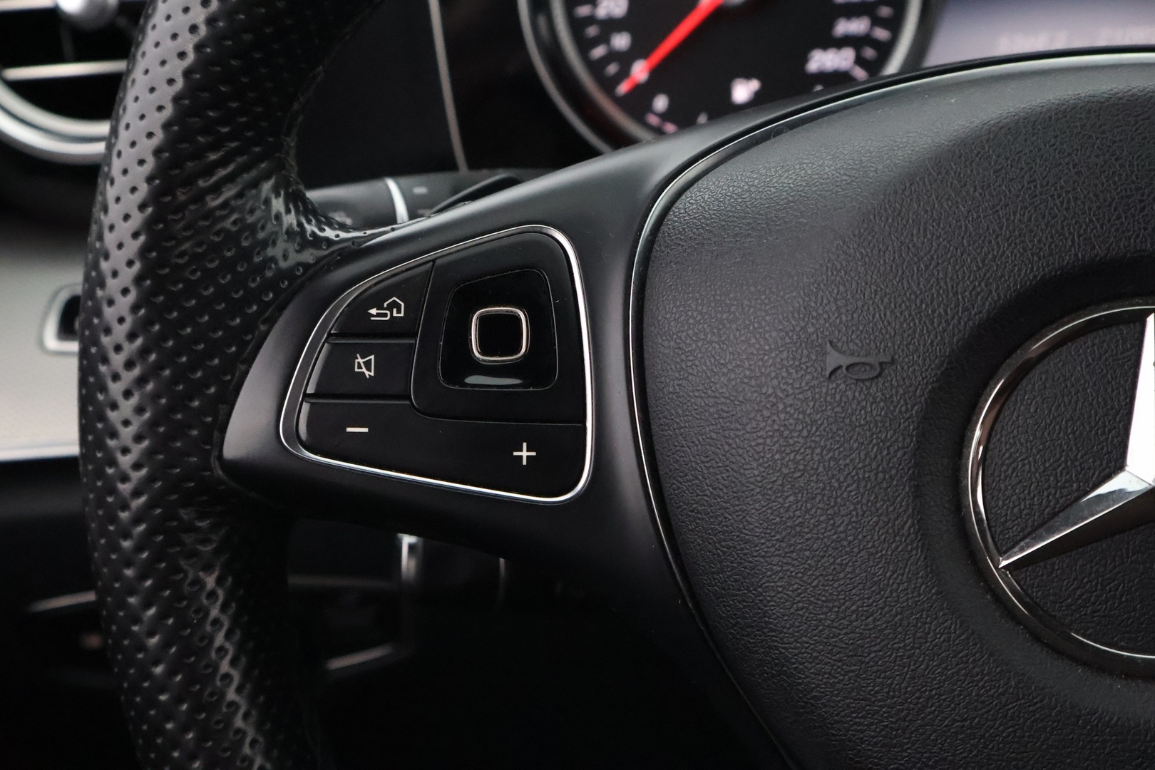 MERCEDES-BENZ E 2017