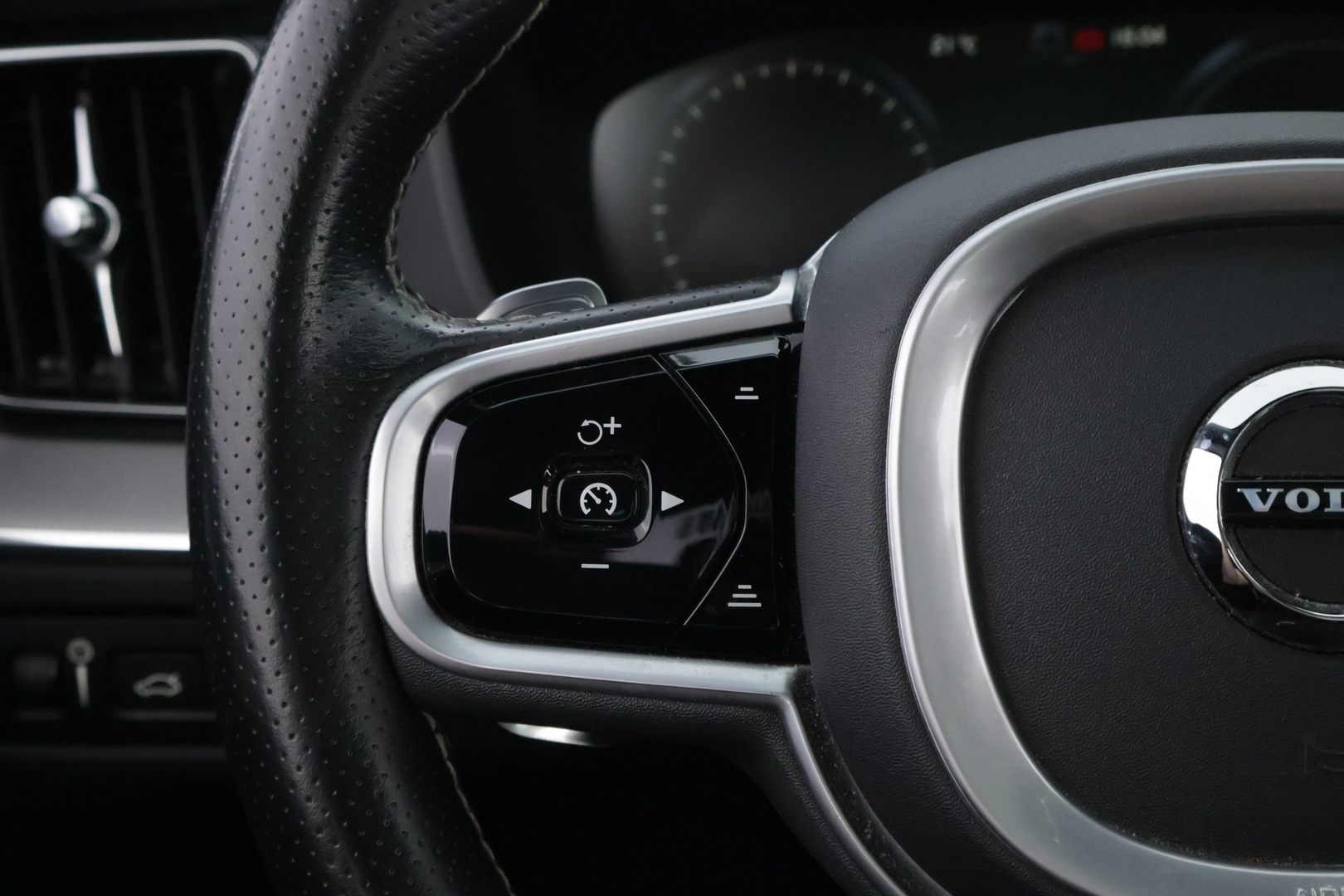 VOLVO XC60 2018