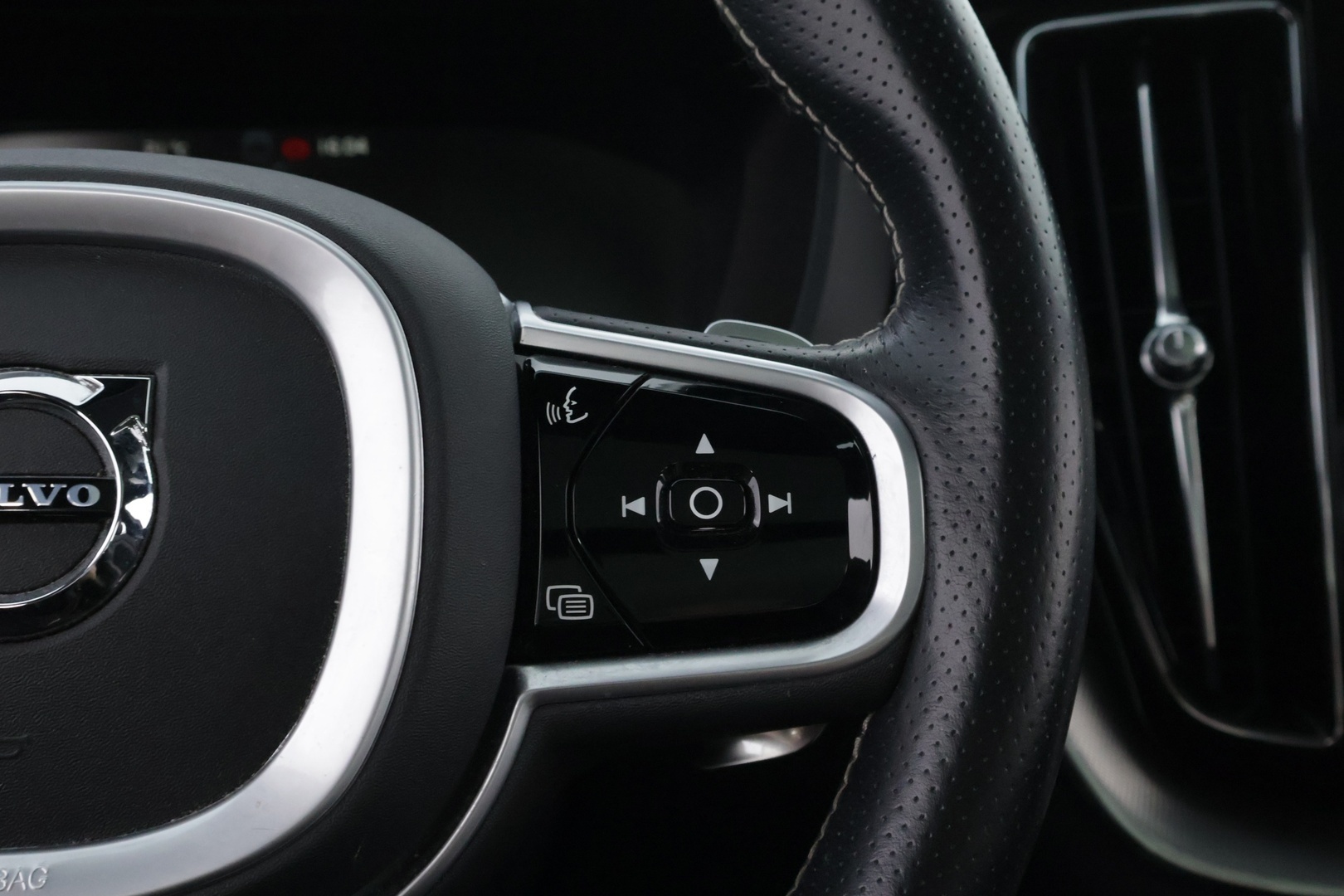 VOLVO XC60 2018