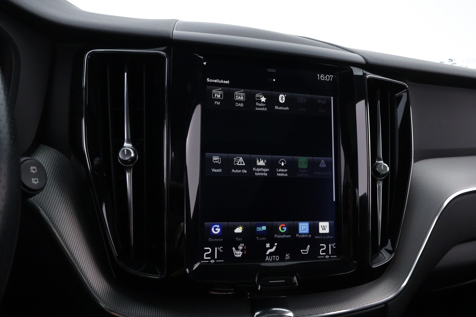 VOLVO XC60 2018