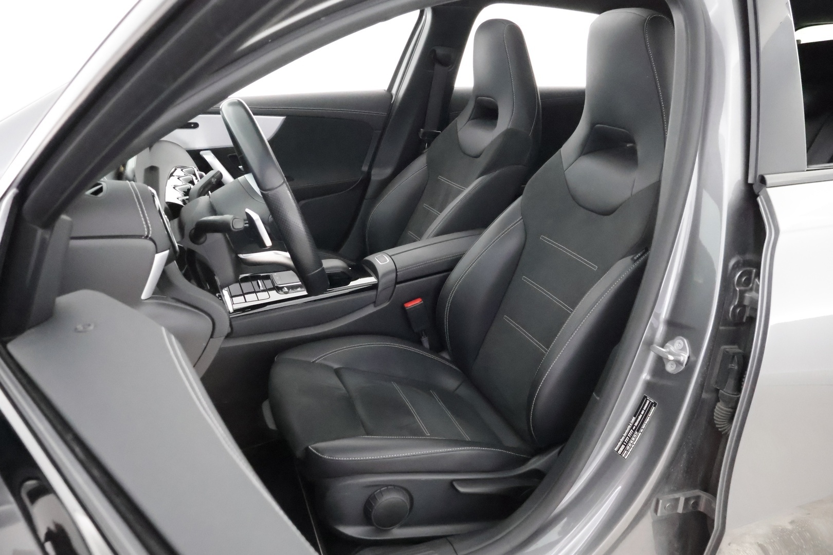 MERCEDES-BENZ A 2021