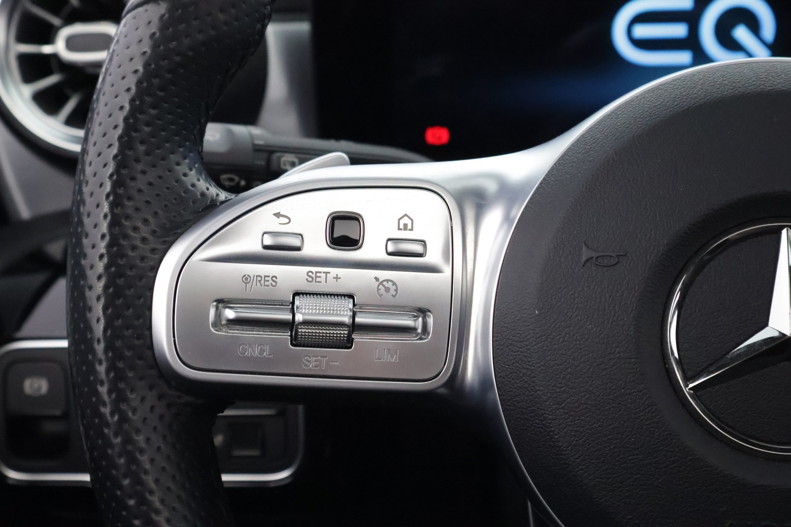 MERCEDES-BENZ A 2021