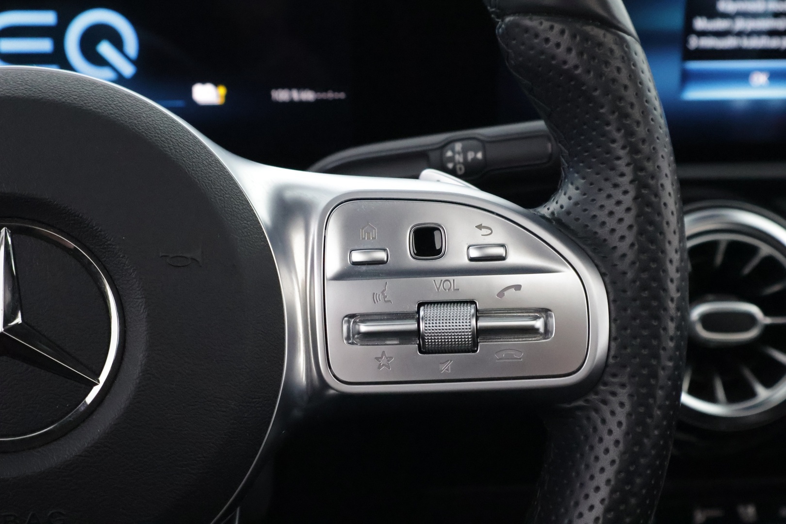 MERCEDES-BENZ A 2021