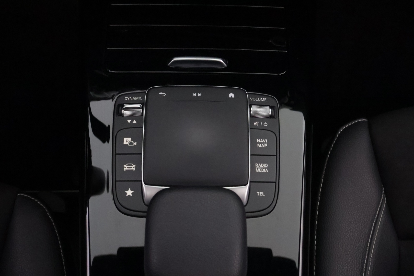 MERCEDES-BENZ A 2021