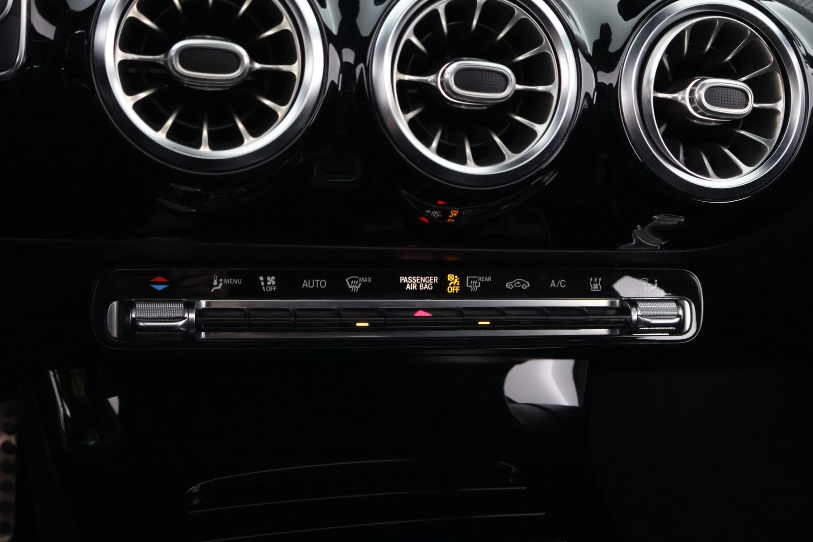 MERCEDES-BENZ A 2021