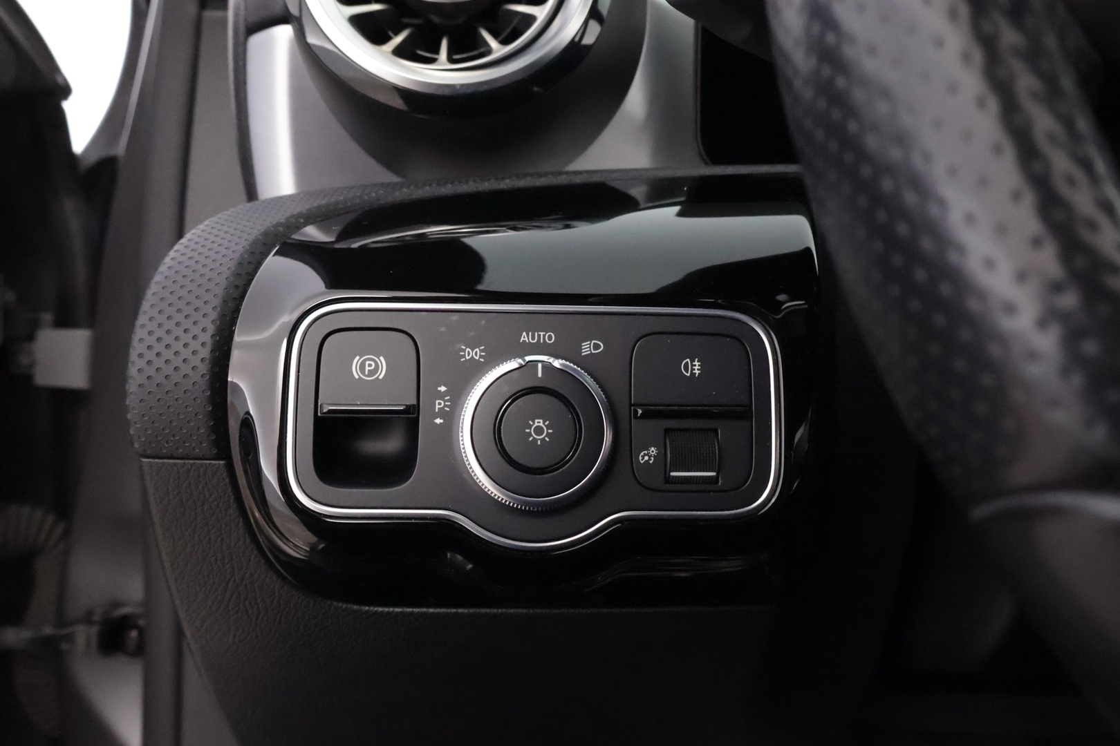 MERCEDES-BENZ A 2021