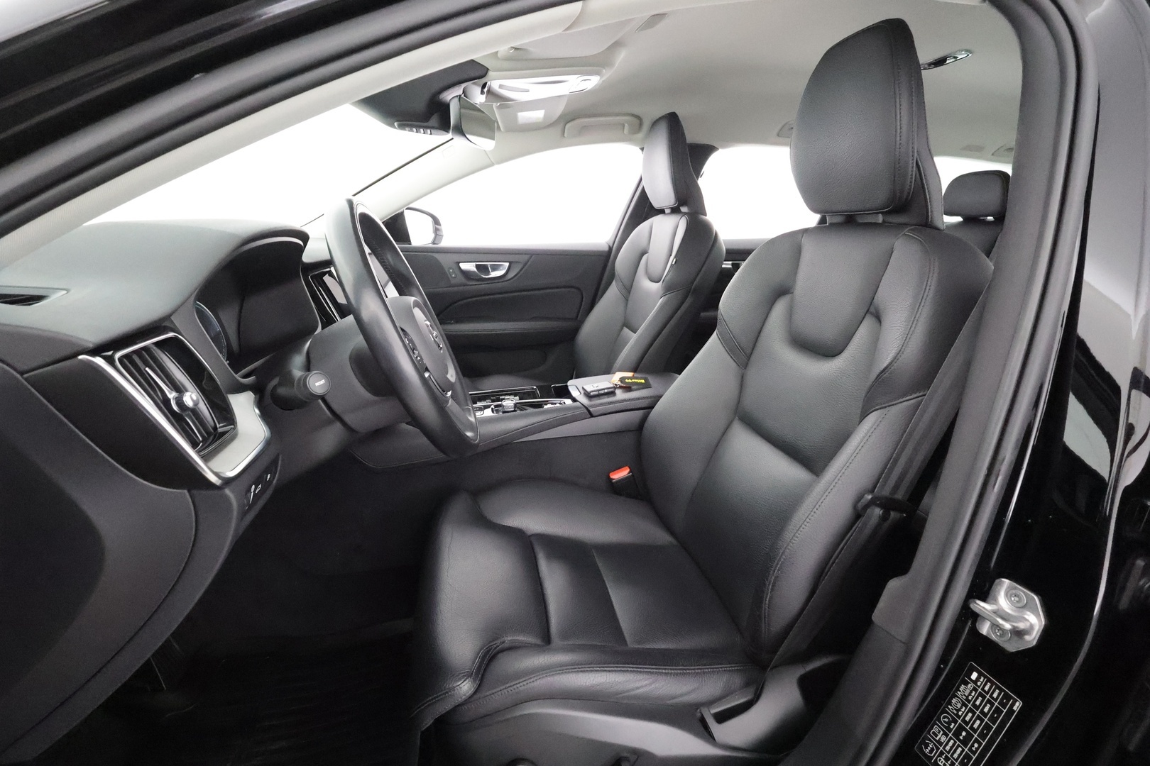 VOLVO V60 2022
