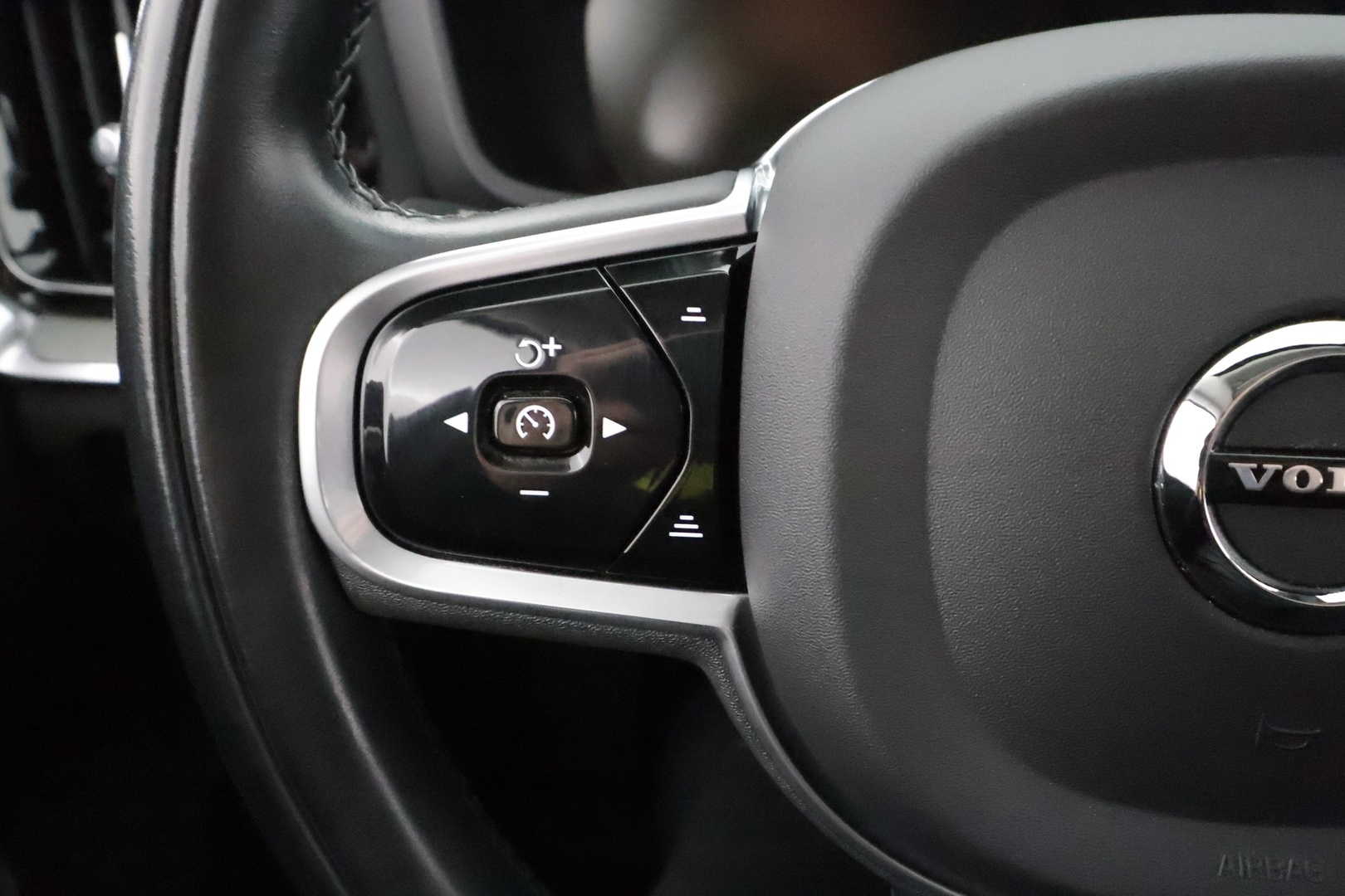 VOLVO V60 2022