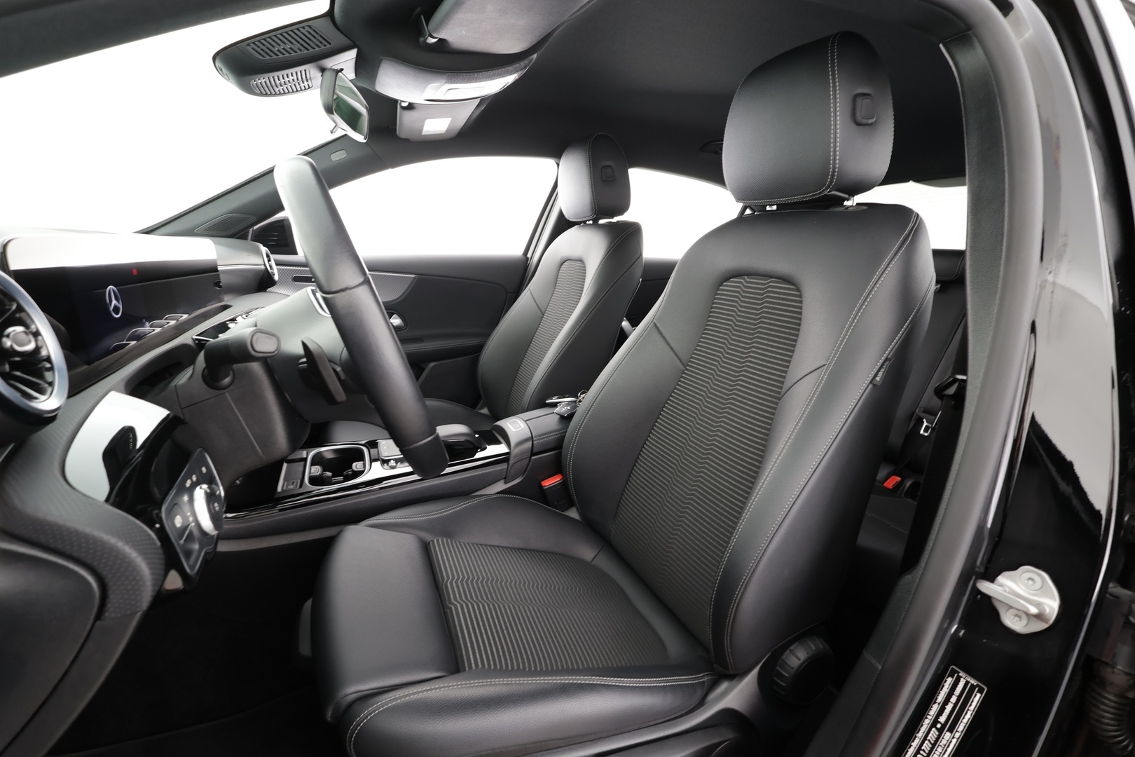 MERCEDES-BENZ A 2022