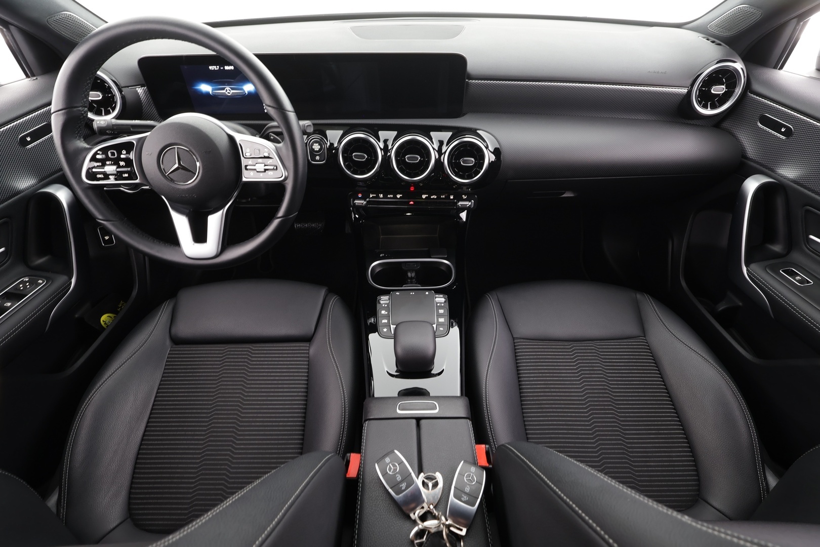 MERCEDES-BENZ A 2022