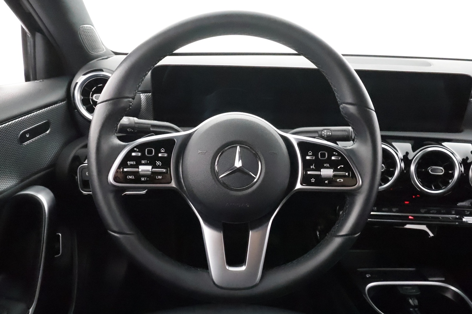 MERCEDES-BENZ A 2022