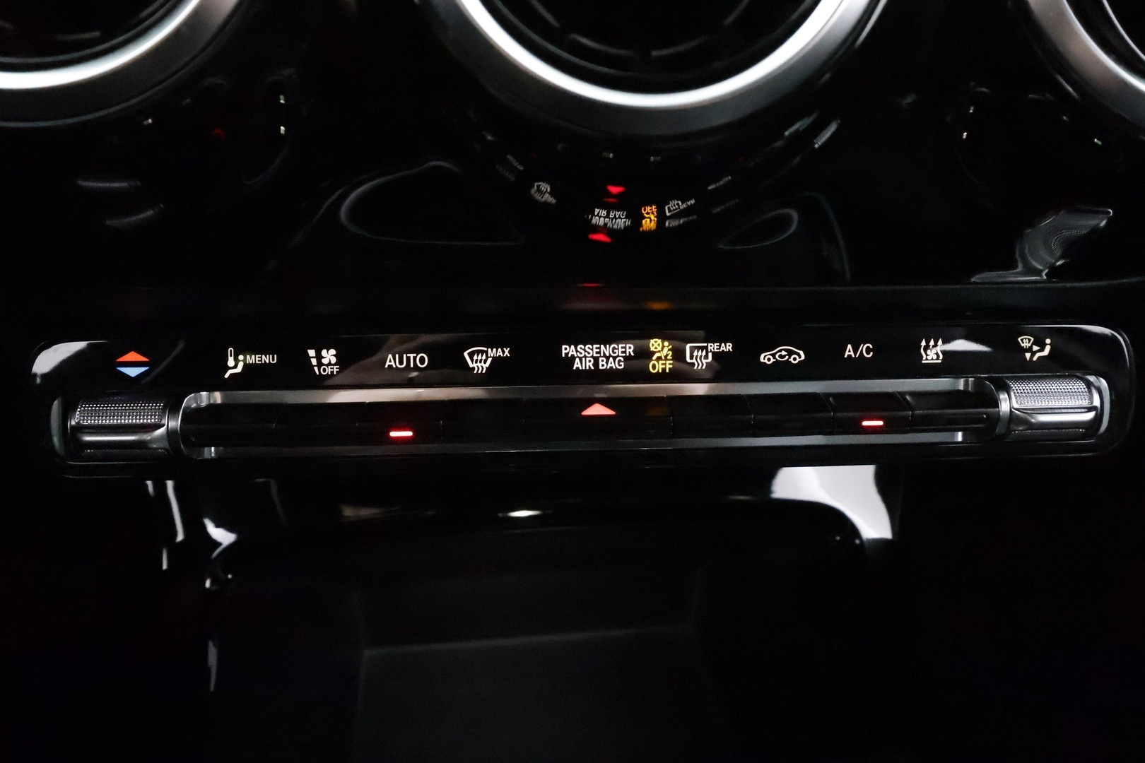 MERCEDES-BENZ A 2022