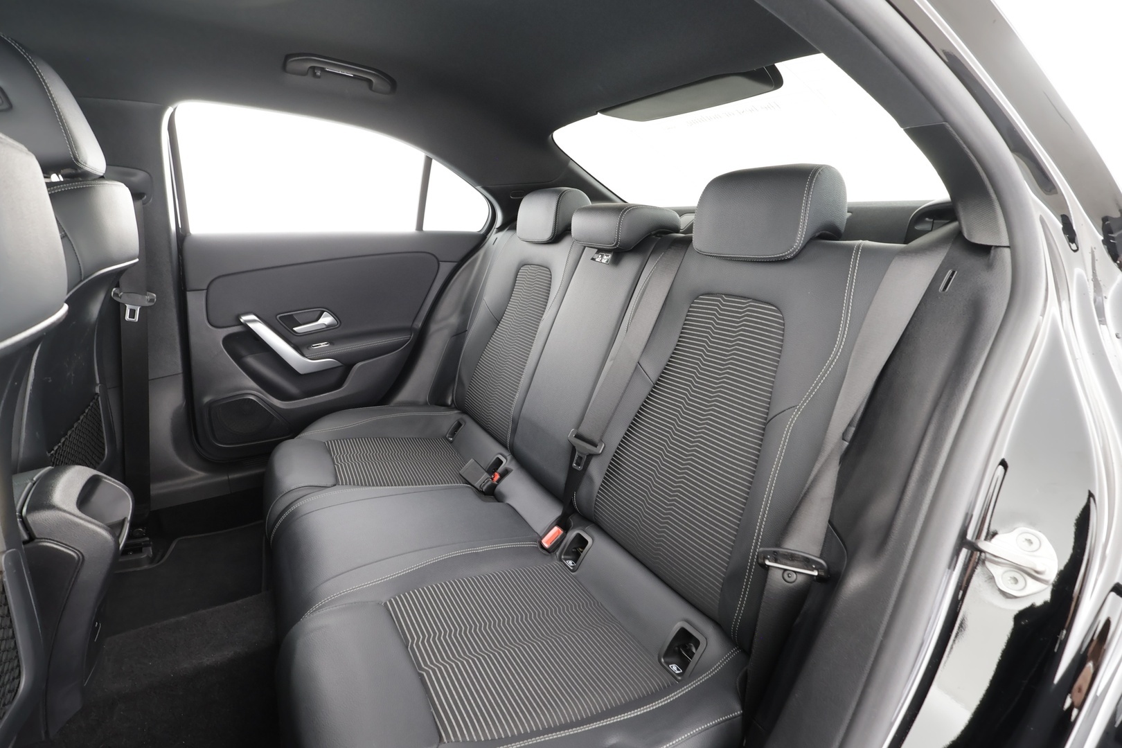 MERCEDES-BENZ A 2022