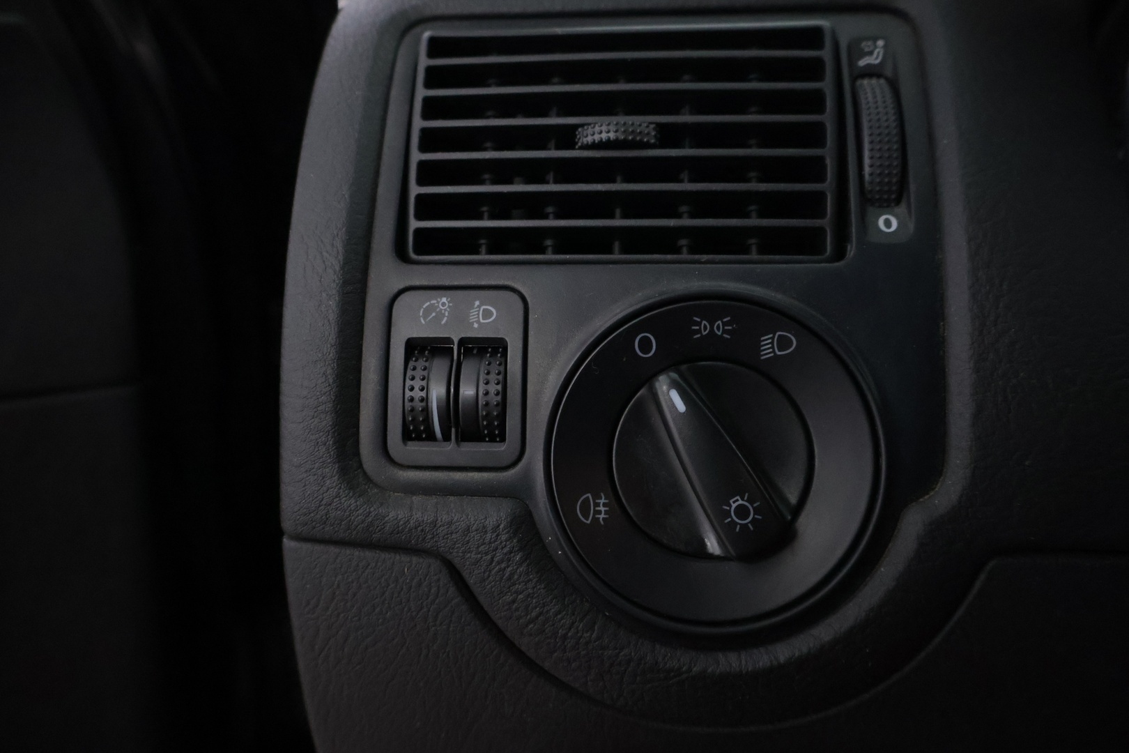 VOLKSWAGEN Golf 2001