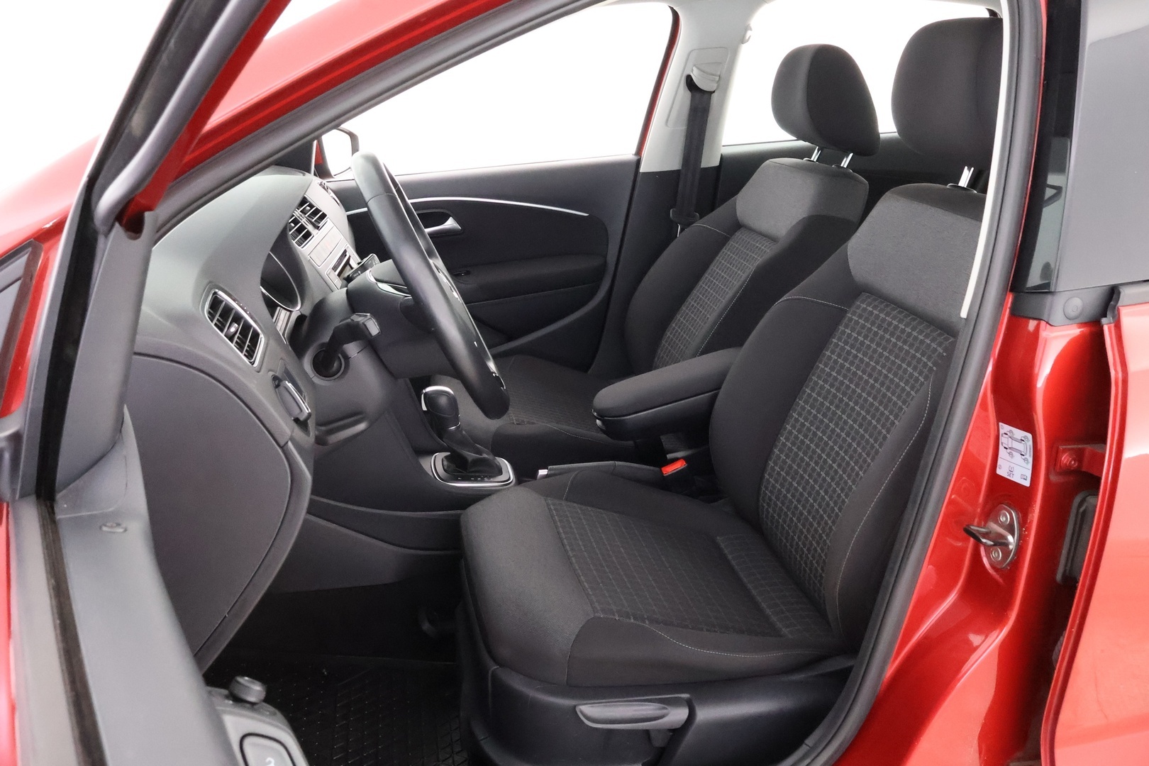 VOLKSWAGEN Polo 2016