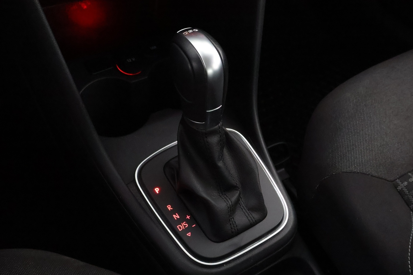 VOLKSWAGEN Polo 2016