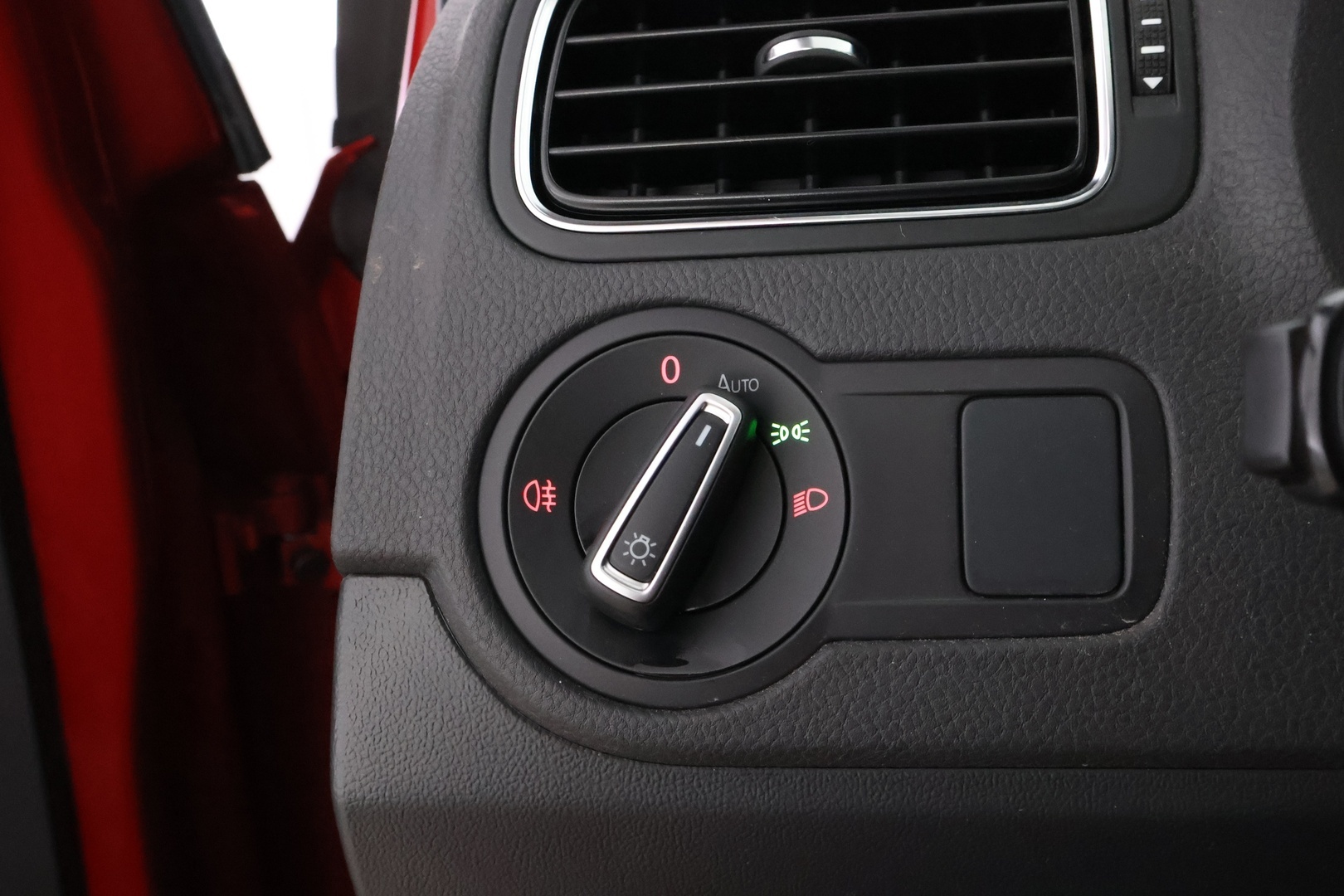 VOLKSWAGEN Polo 2016