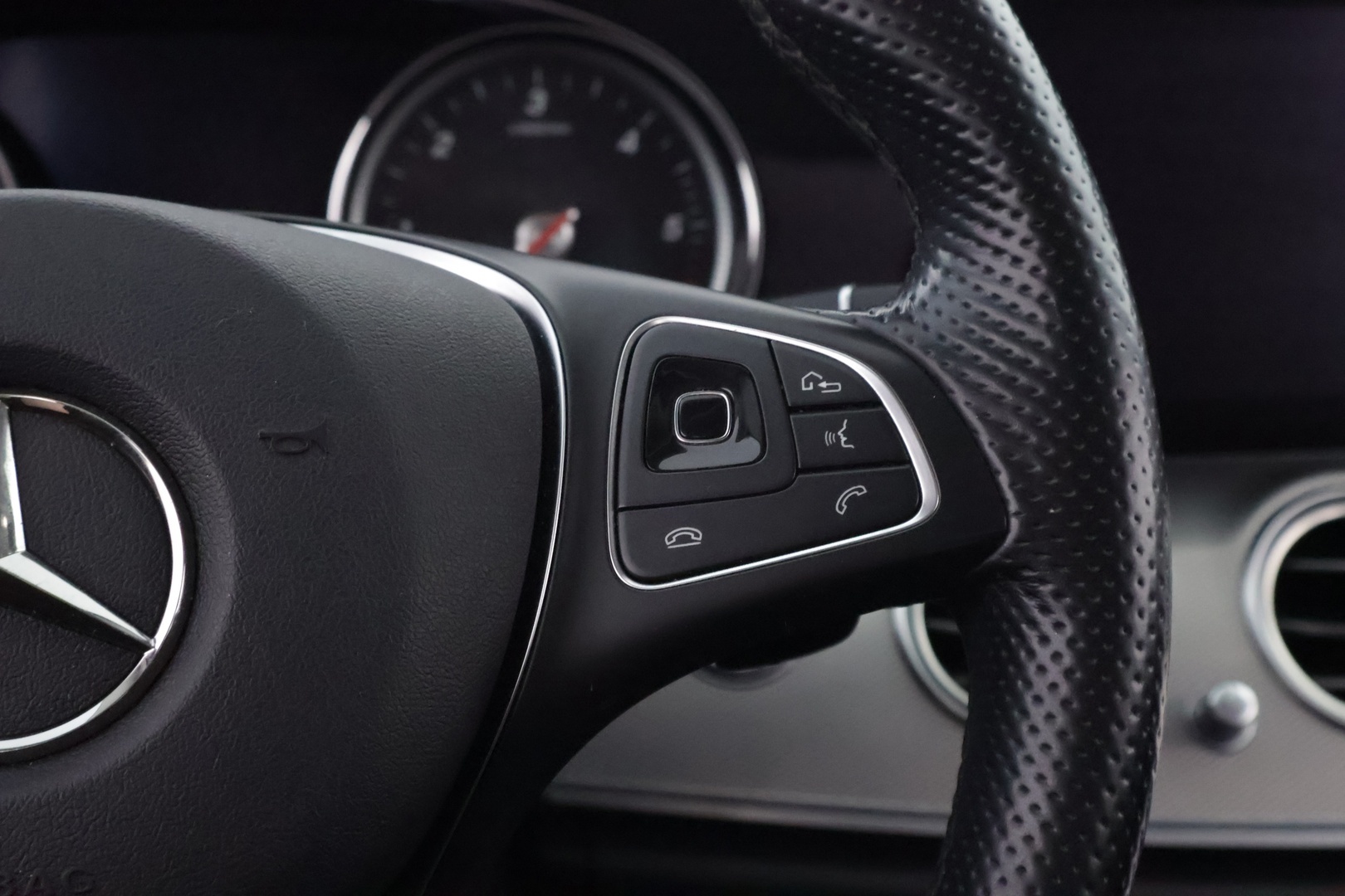 MERCEDES-BENZ E 2018