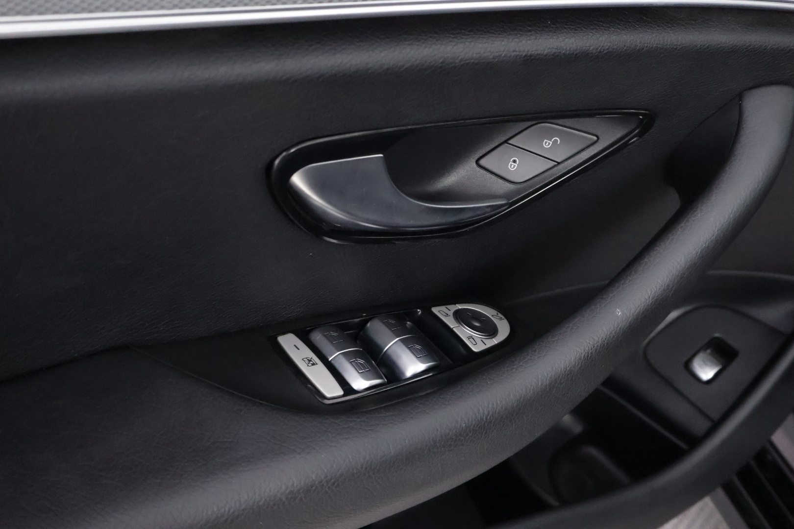 MERCEDES-BENZ E 2018