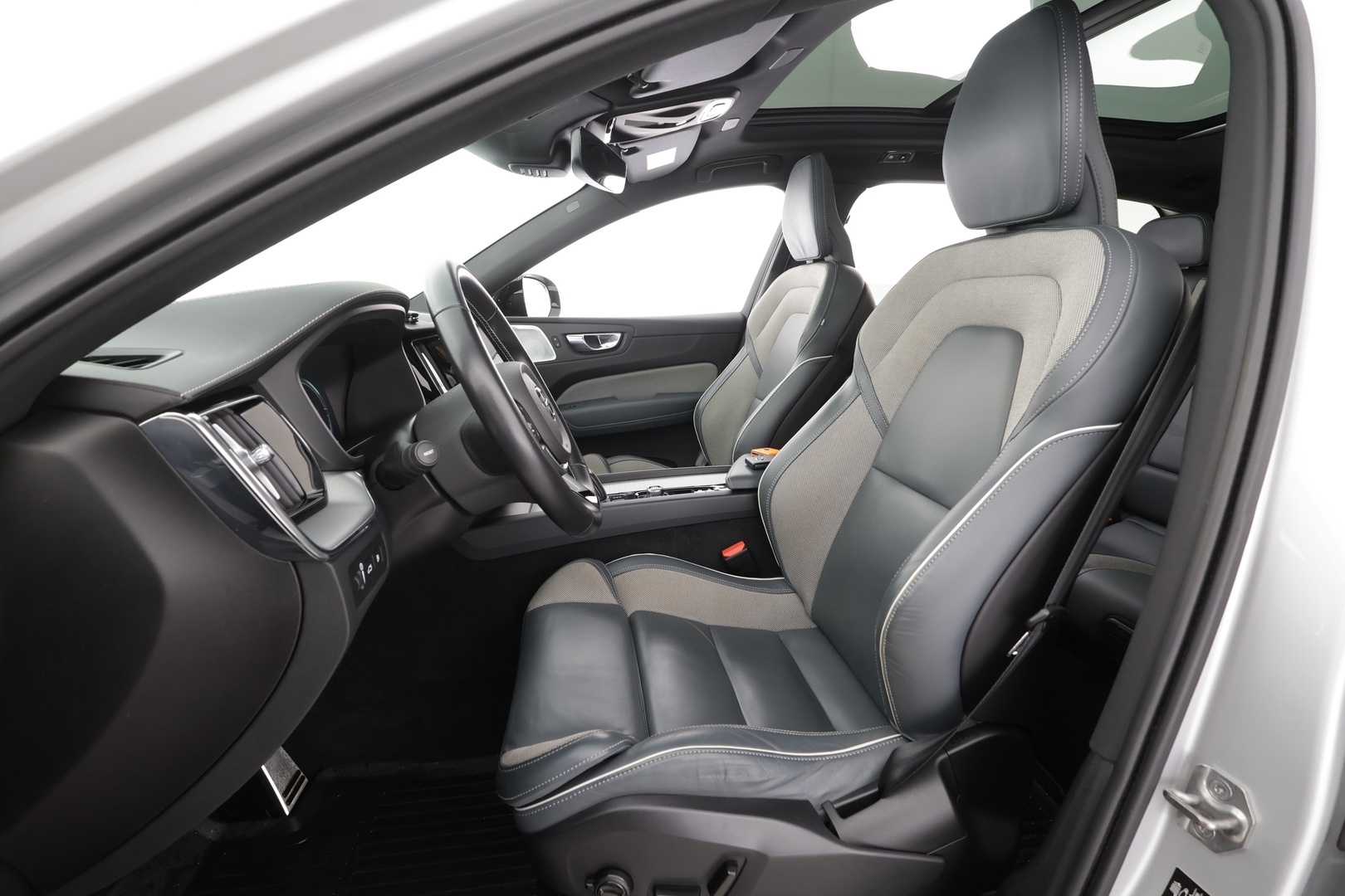 VOLVO XC60 2021