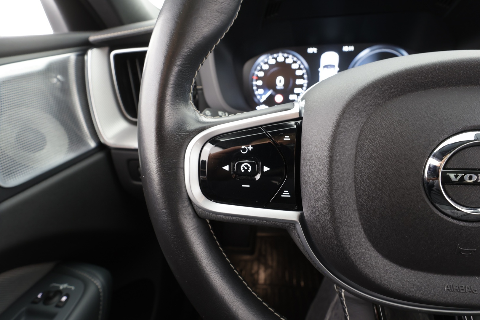 VOLVO XC60 2021