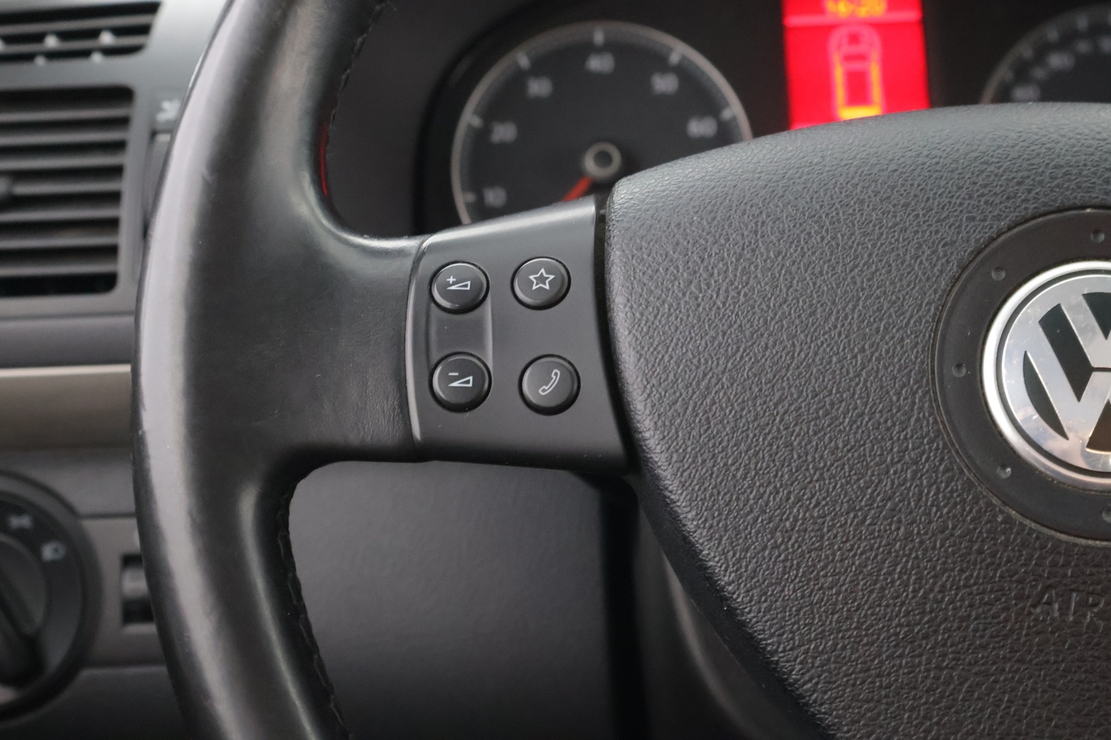 VOLKSWAGEN Touran 2007