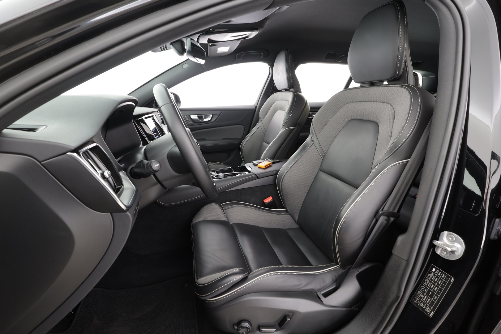 VOLVO V60 2023
