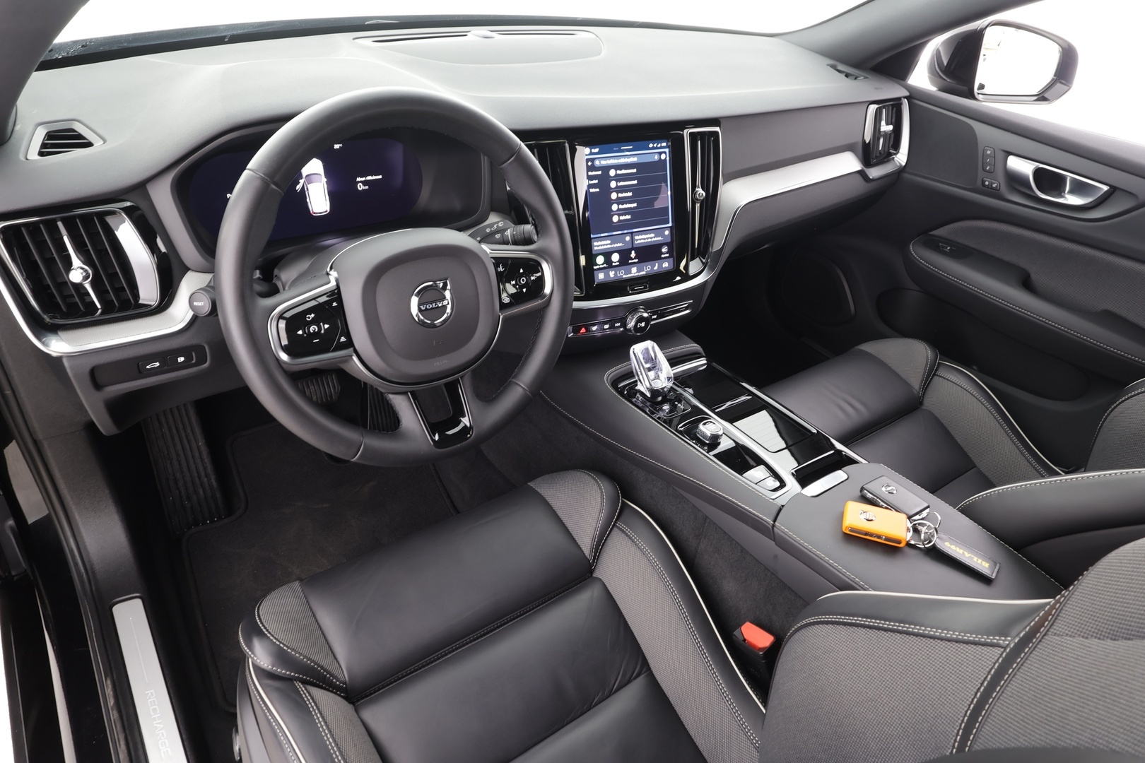 VOLVO V60 2023