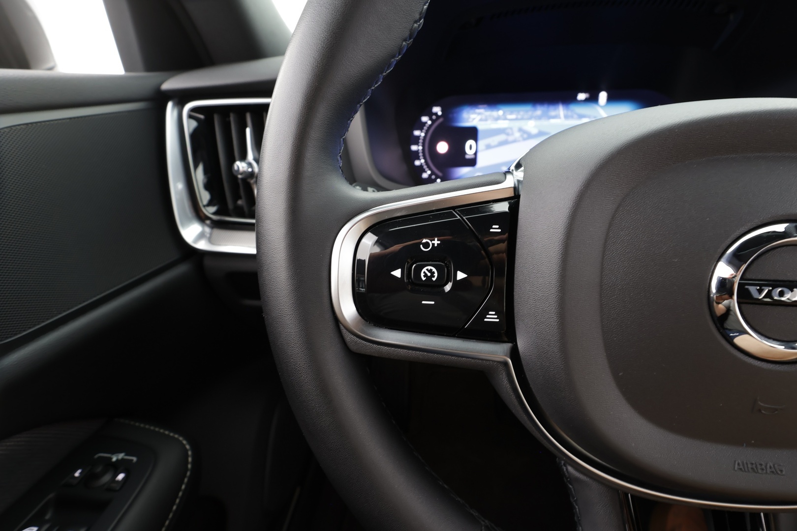 VOLVO V60 2023