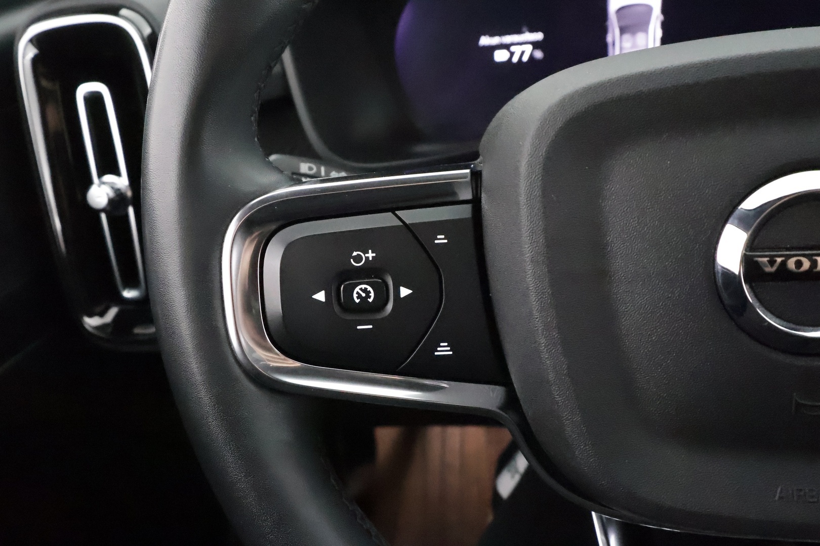 VOLVO C40 2023