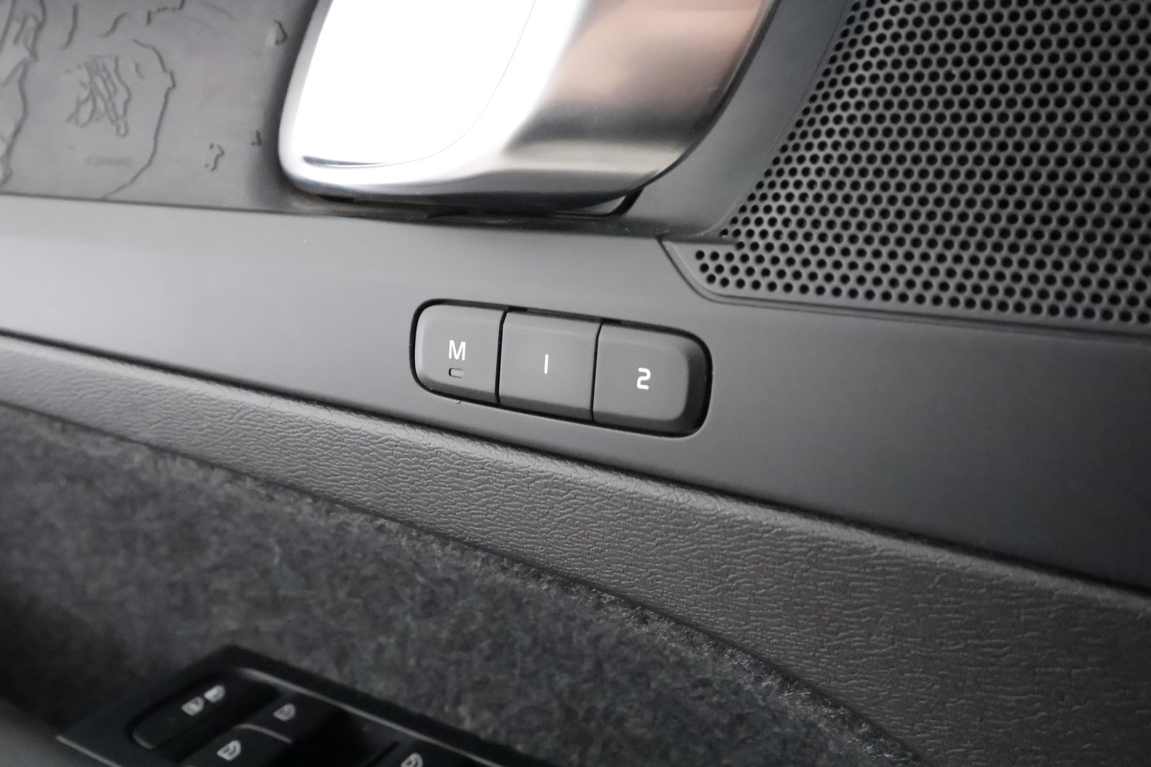 VOLVO C40 2023