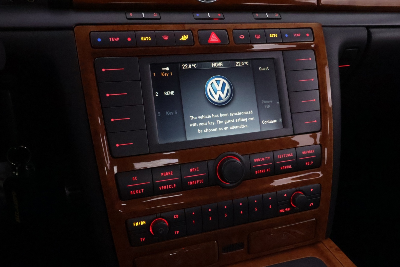 VOLKSWAGEN Phaeton 2003