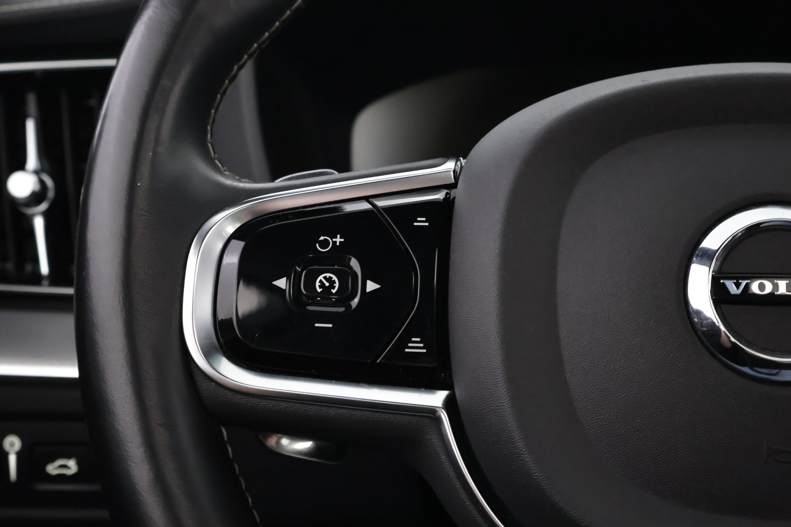 VOLVO XC60 2020