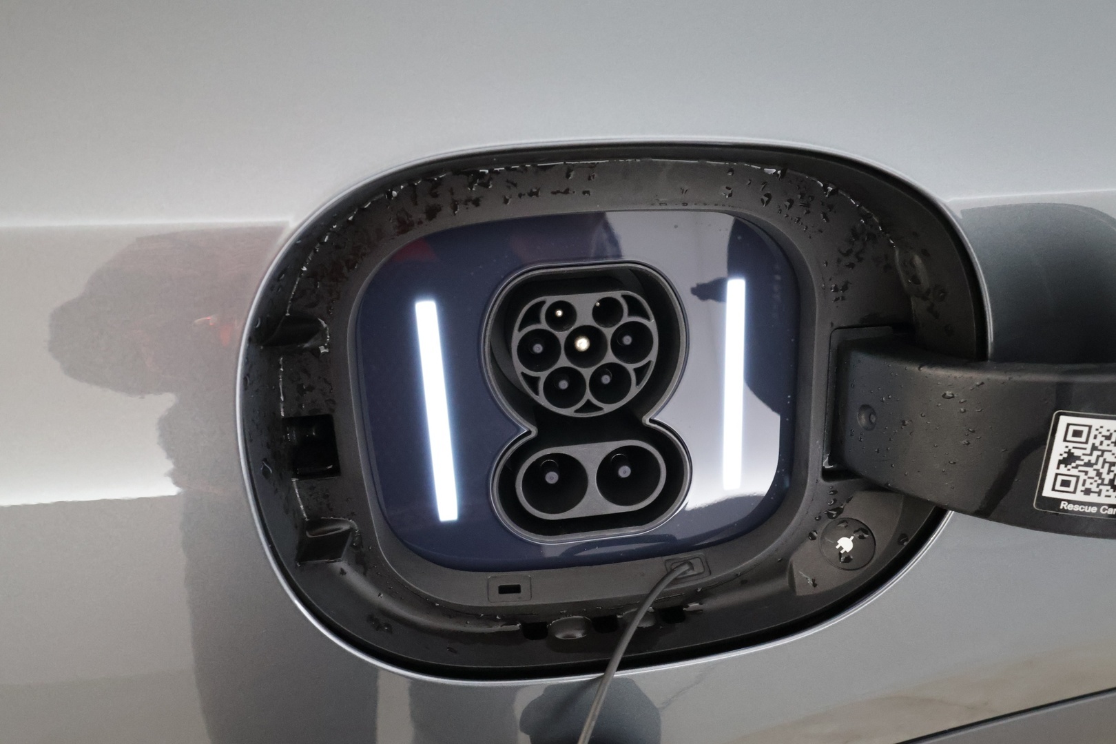 MERCEDES-BENZ EQE SUV 2023