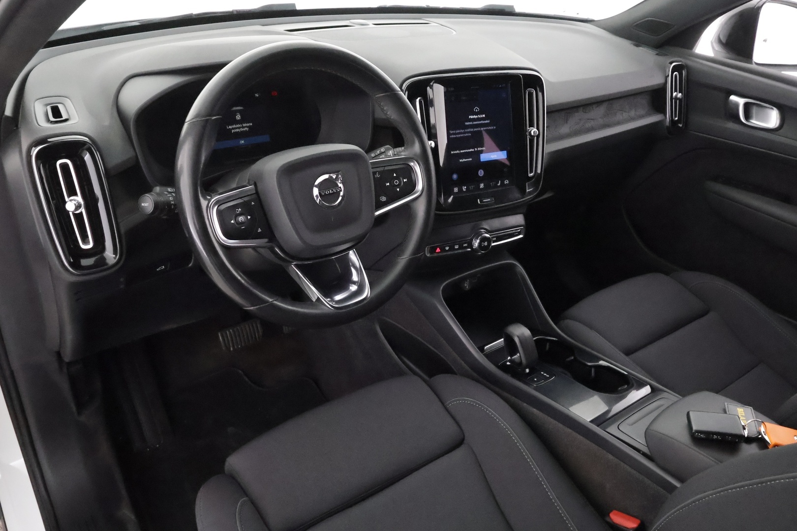 VOLVO XC40 2024