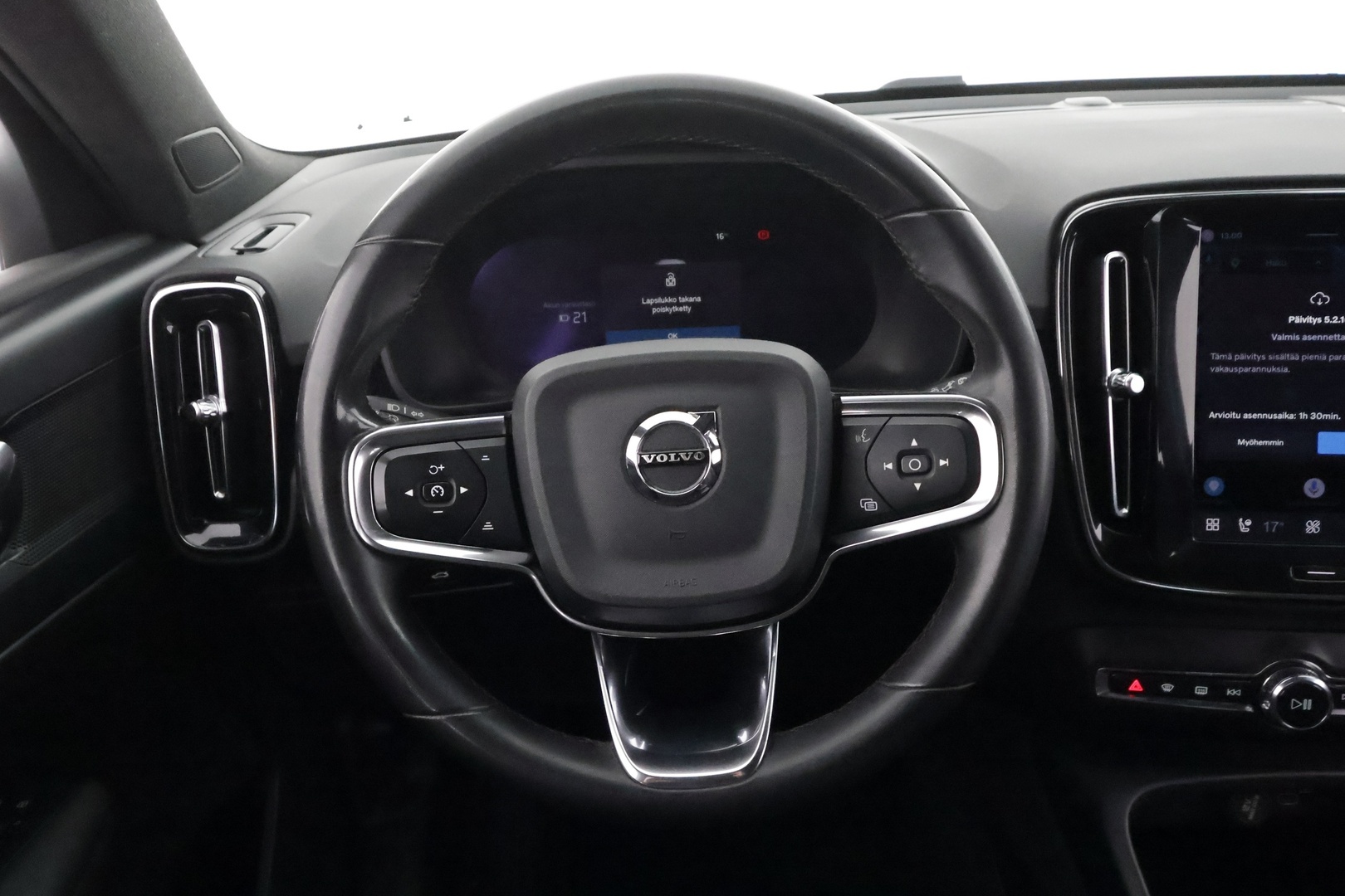 VOLVO XC40 2024