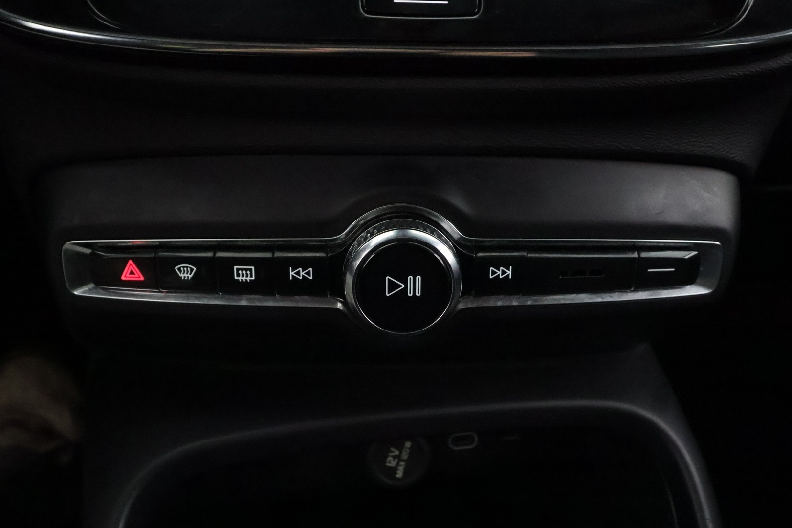 VOLVO XC40 2024