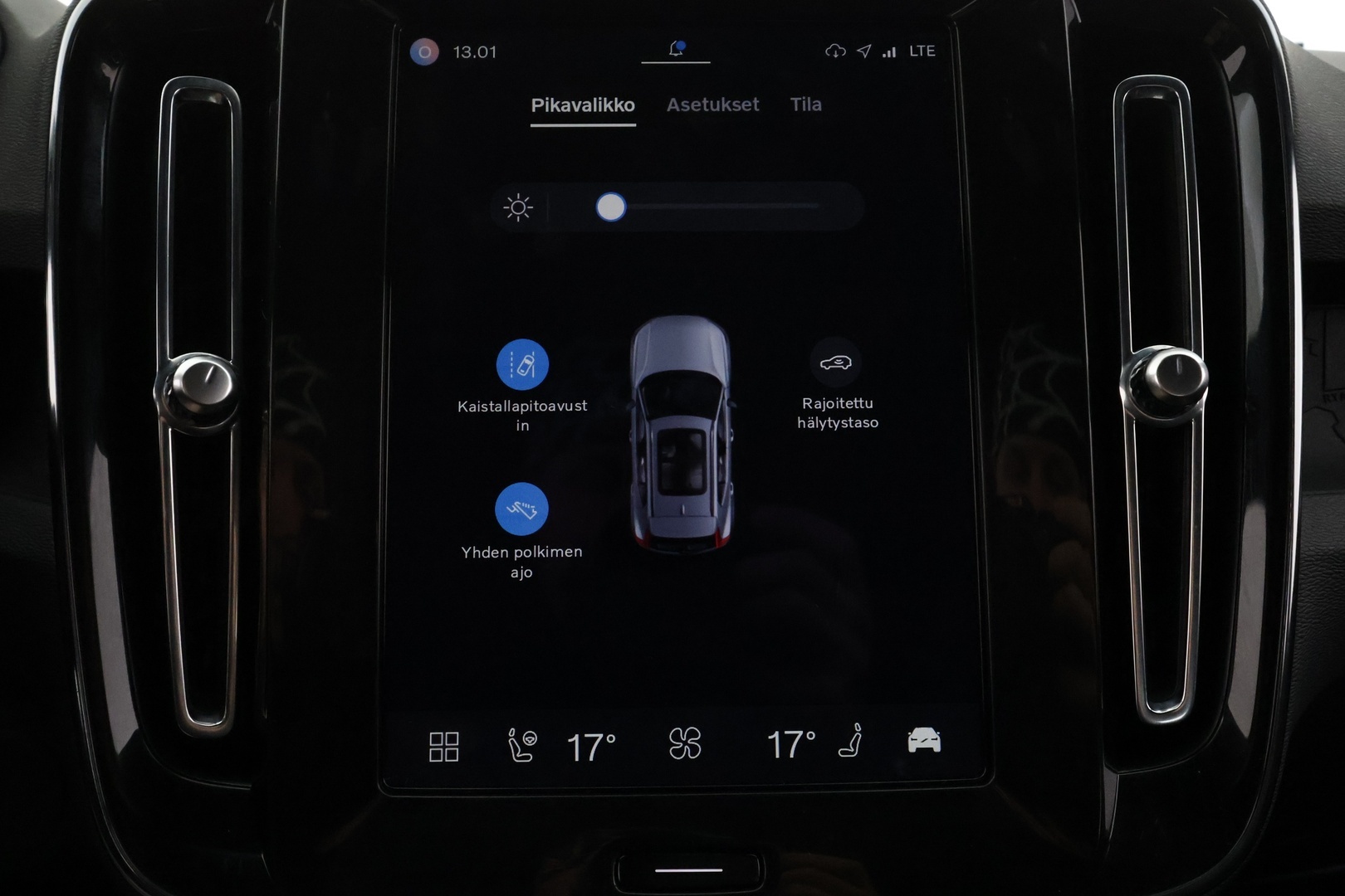 VOLVO XC40 2024