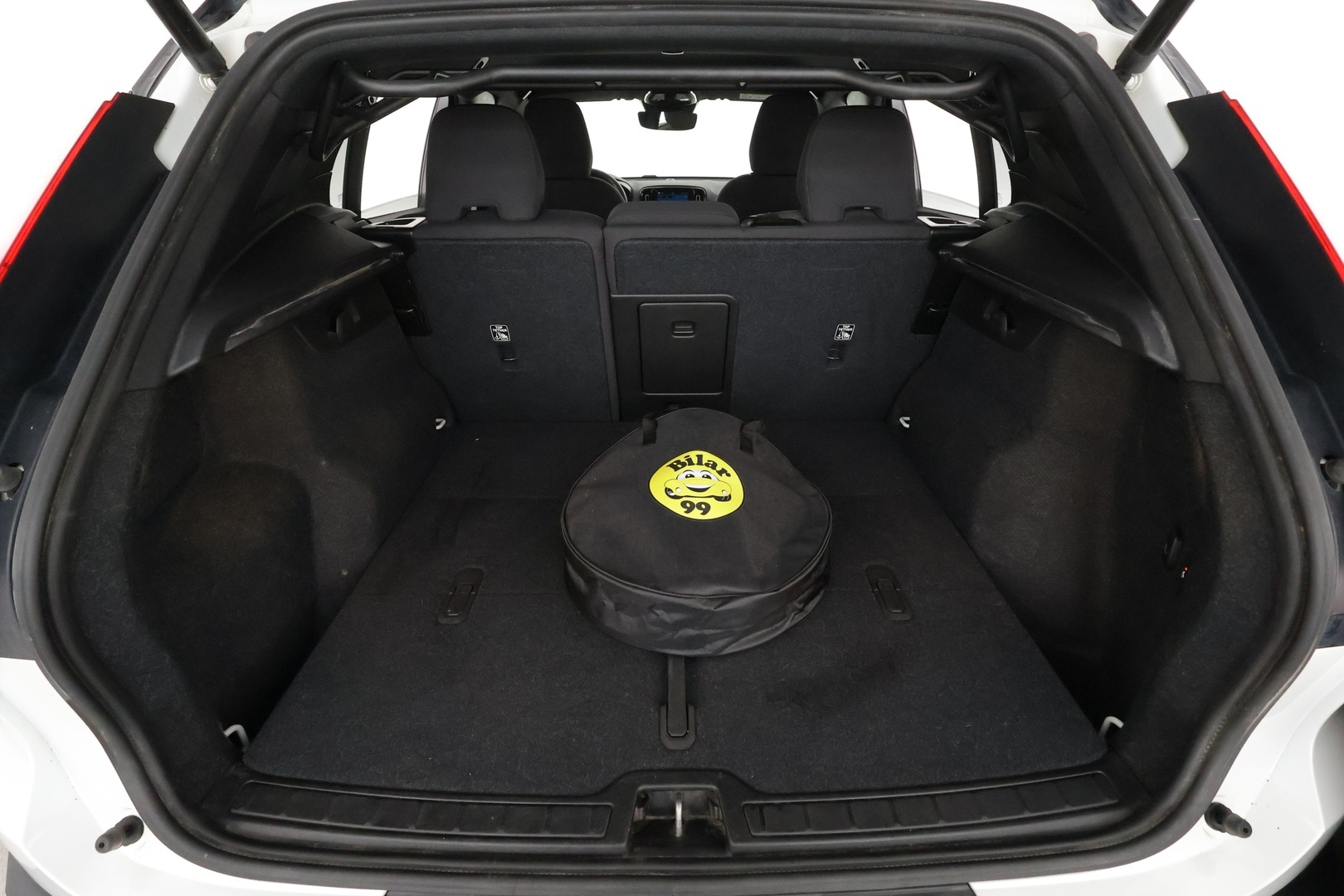 VOLVO XC40 2024