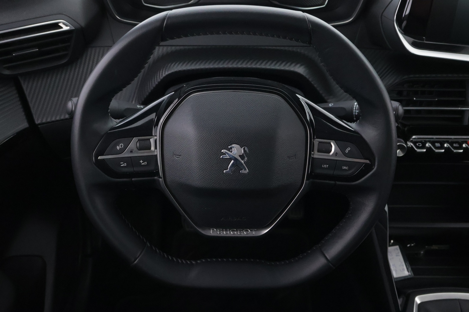 PEUGEOT 208 2021